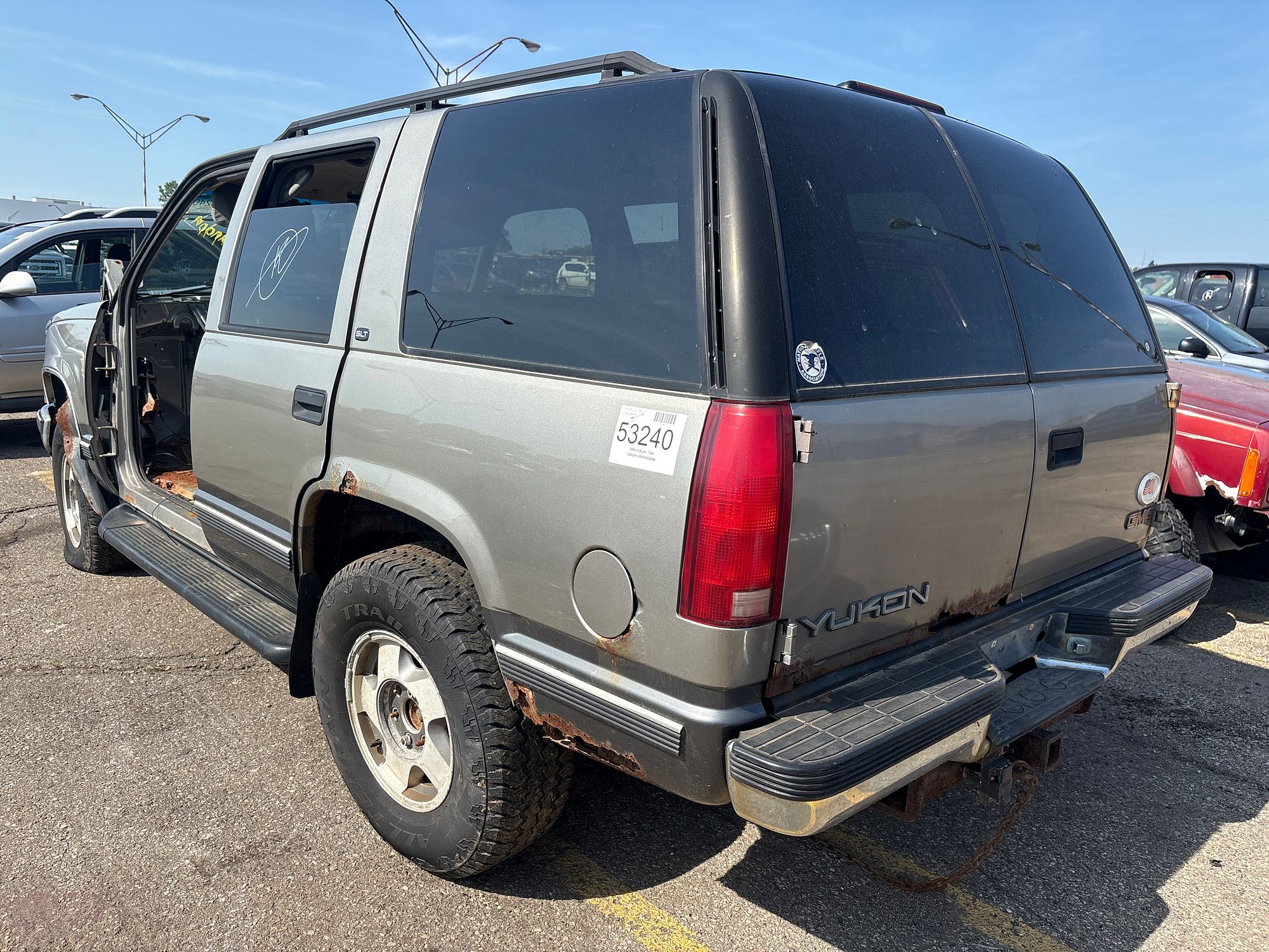 1999 GMC YUKON - Image 4