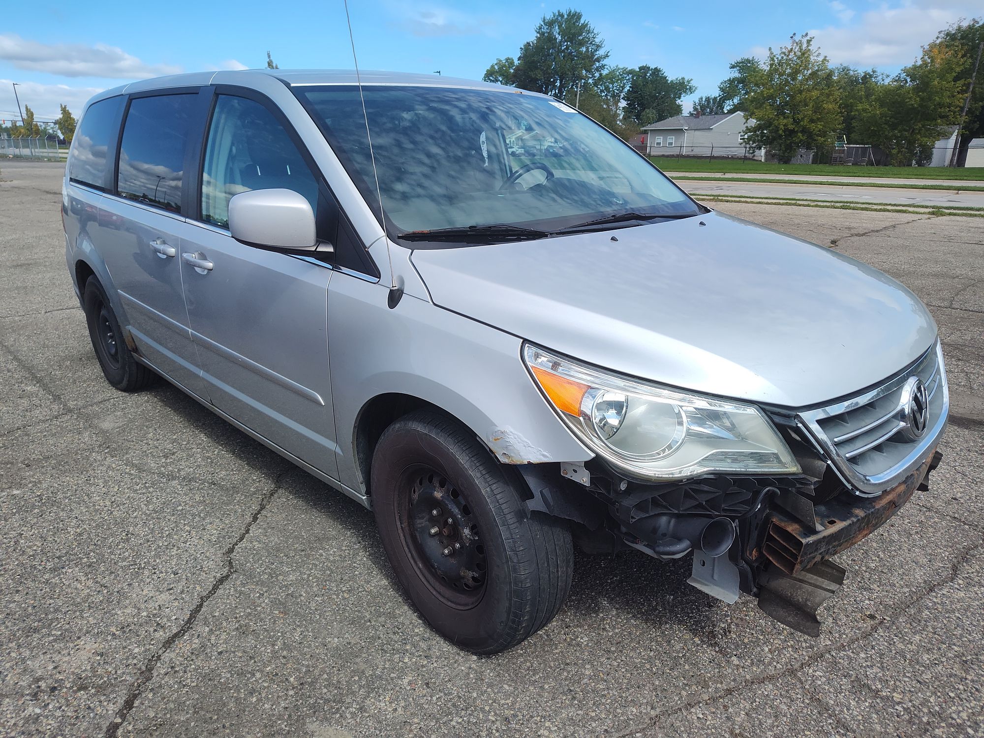 2010 VOLKSWAGEN ROUTAN - Image 2