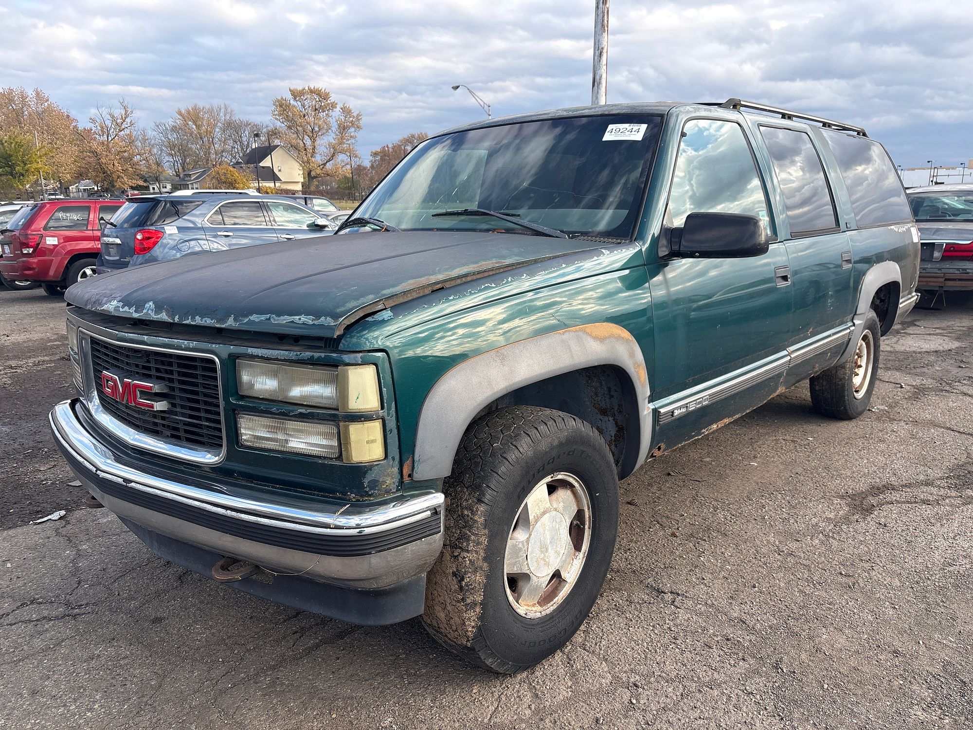 1995 GMC SUBURBAN 1500 - Image 1