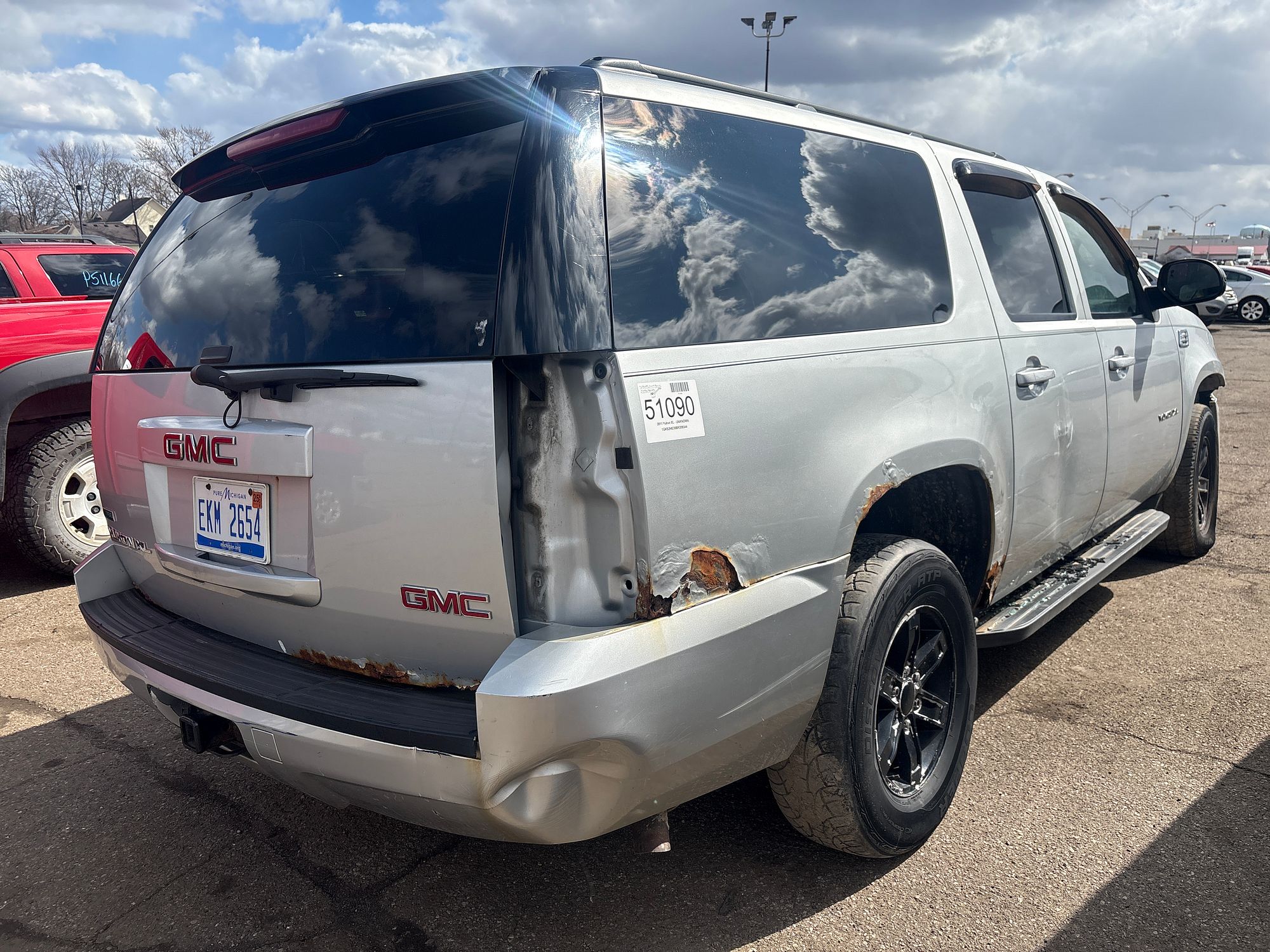 2011 GMC YUKON XL 1500 - Image 3