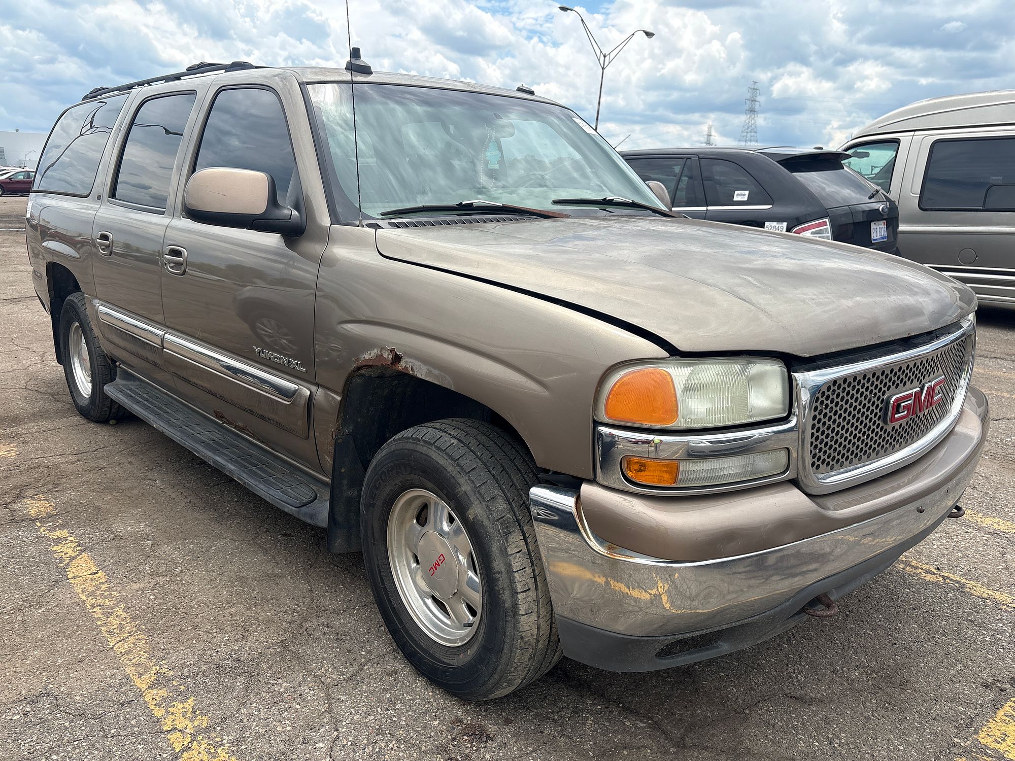 2003 GMC YUKON XL 1500 - Image 2