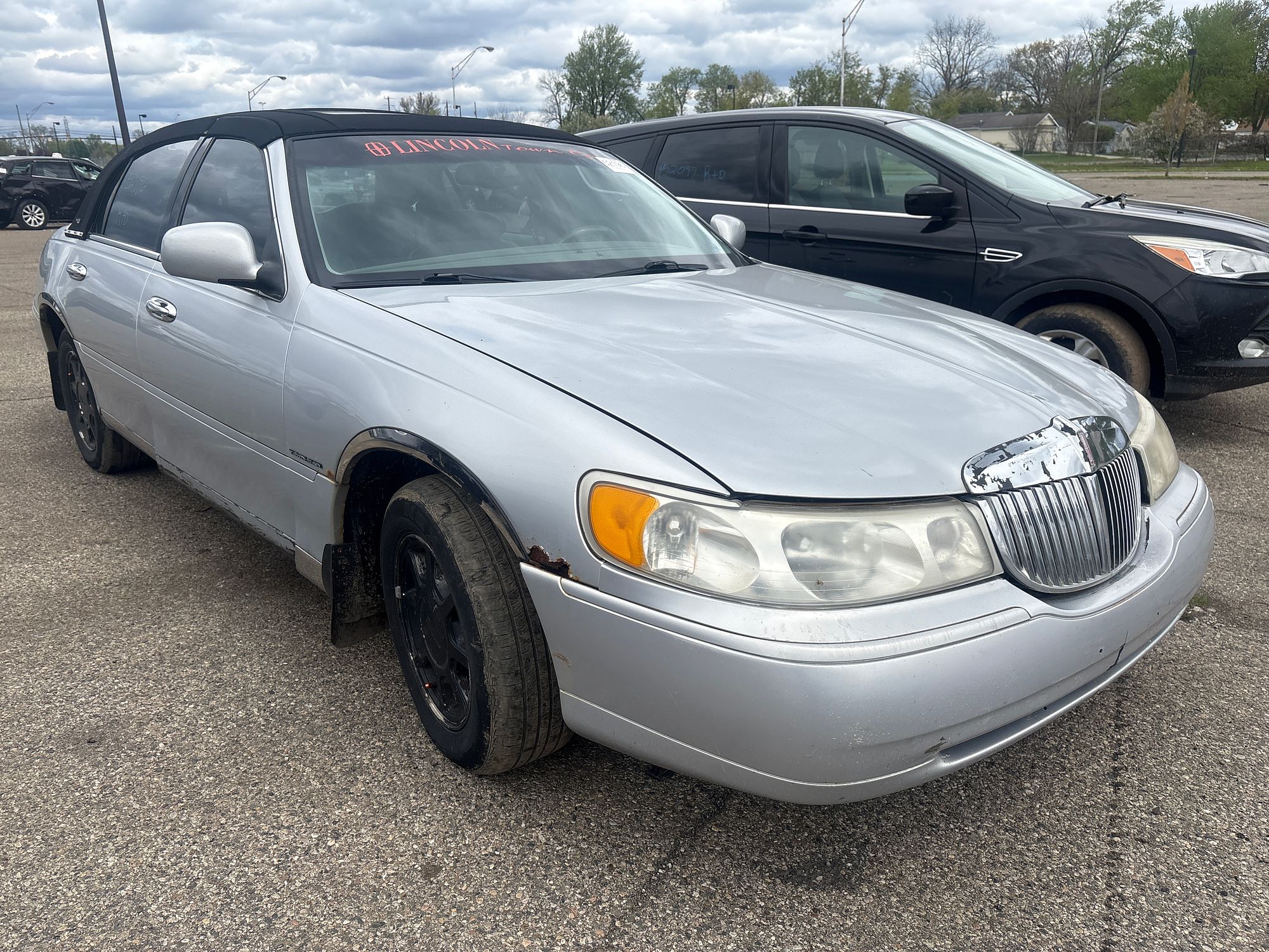 2000 LINCOLN TOWN CAR - Image 2