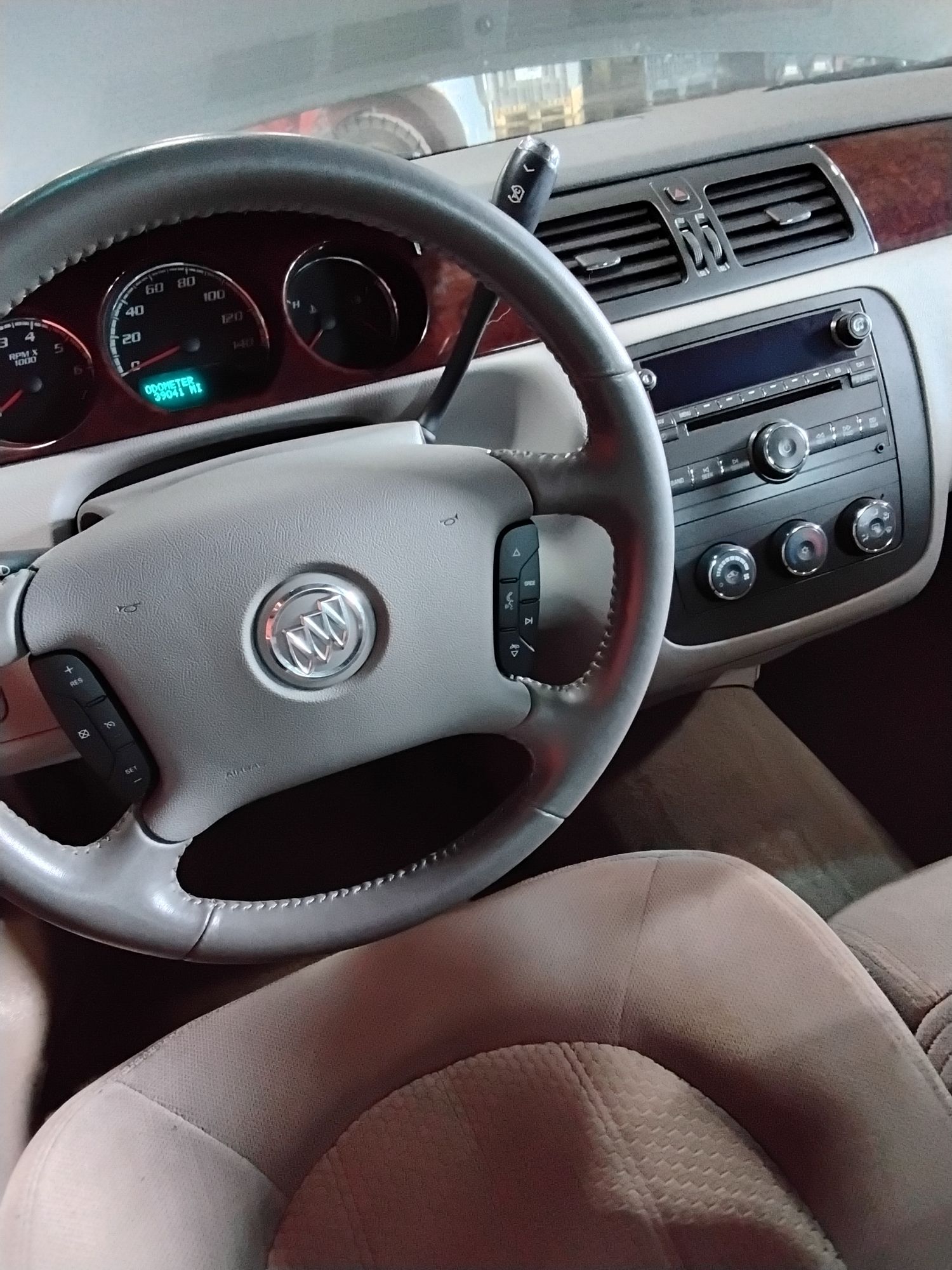 2011 BUICK LUCERNE - Image 5