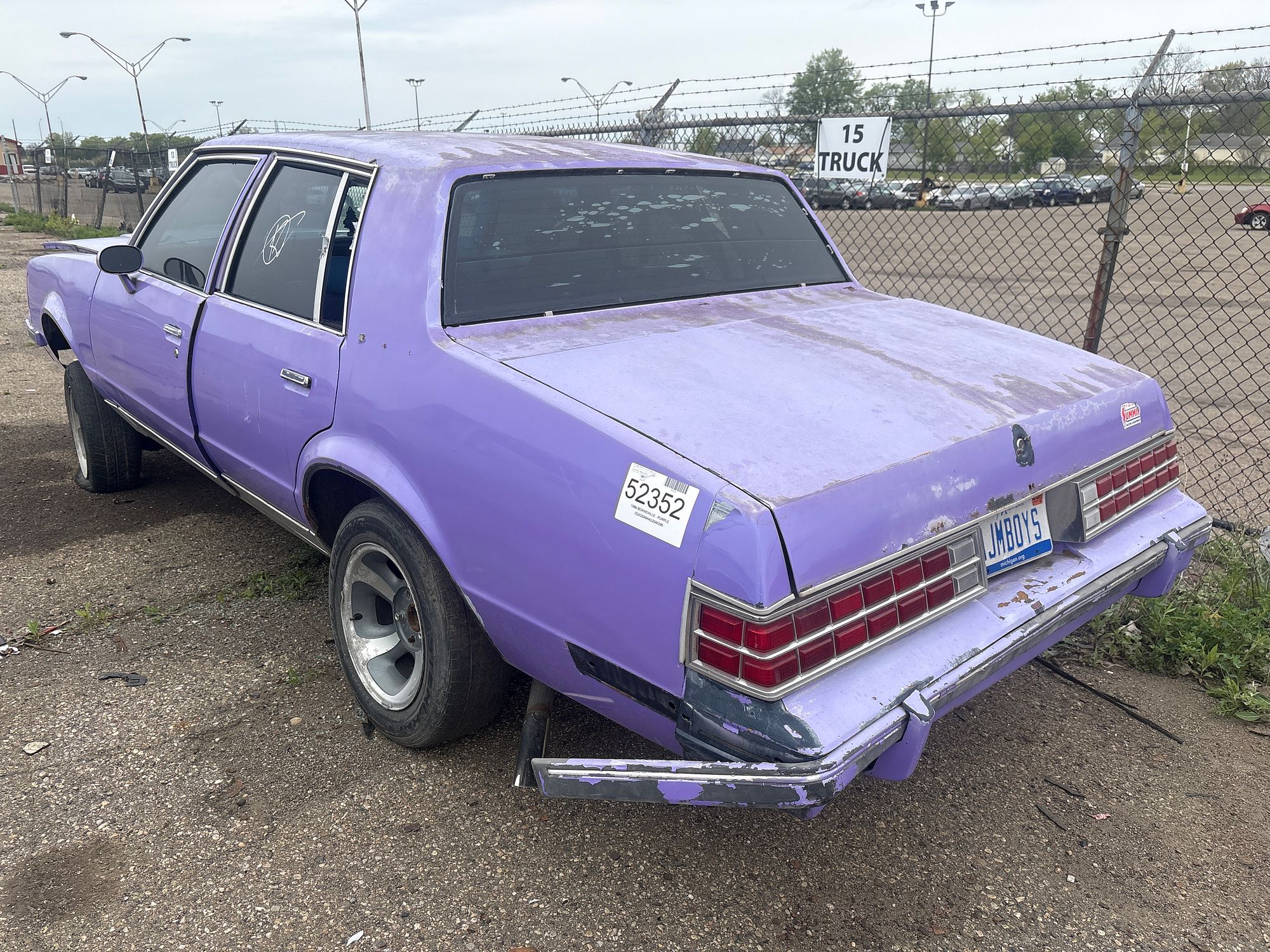 1986 PONTIAC BONNEVILLE - Image 4
