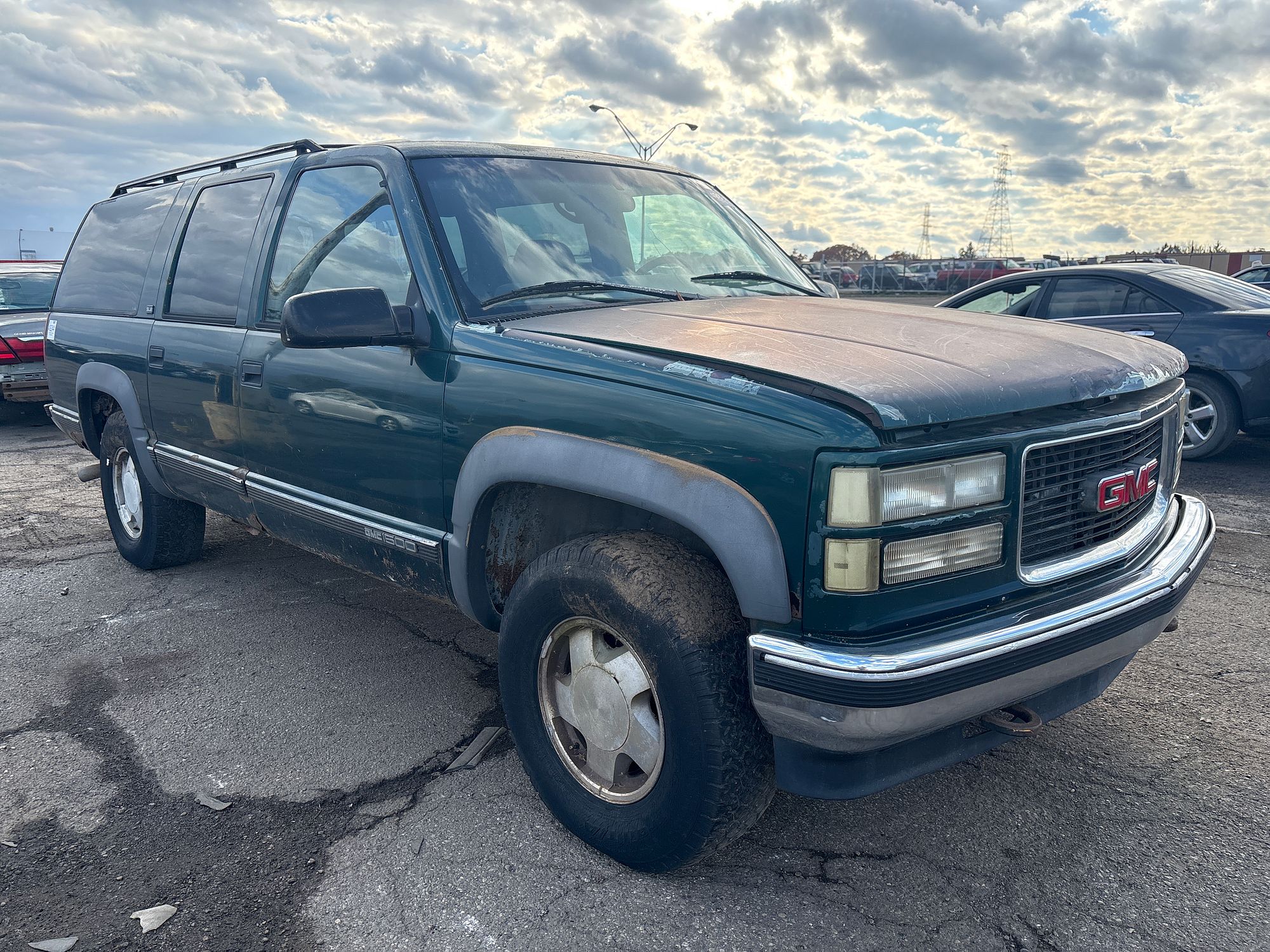 1995 GMC SUBURBAN 1500 - Image 2
