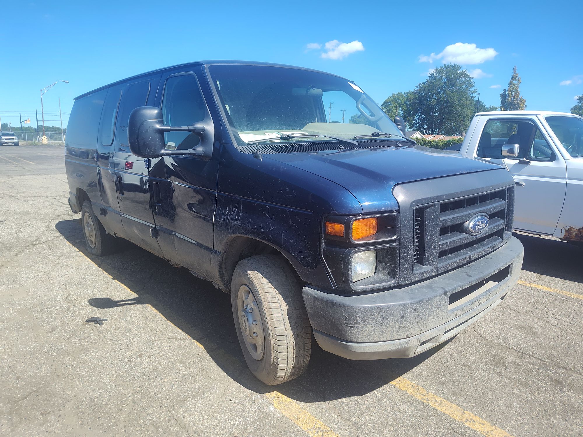 2010 FORD E150 - Image 2