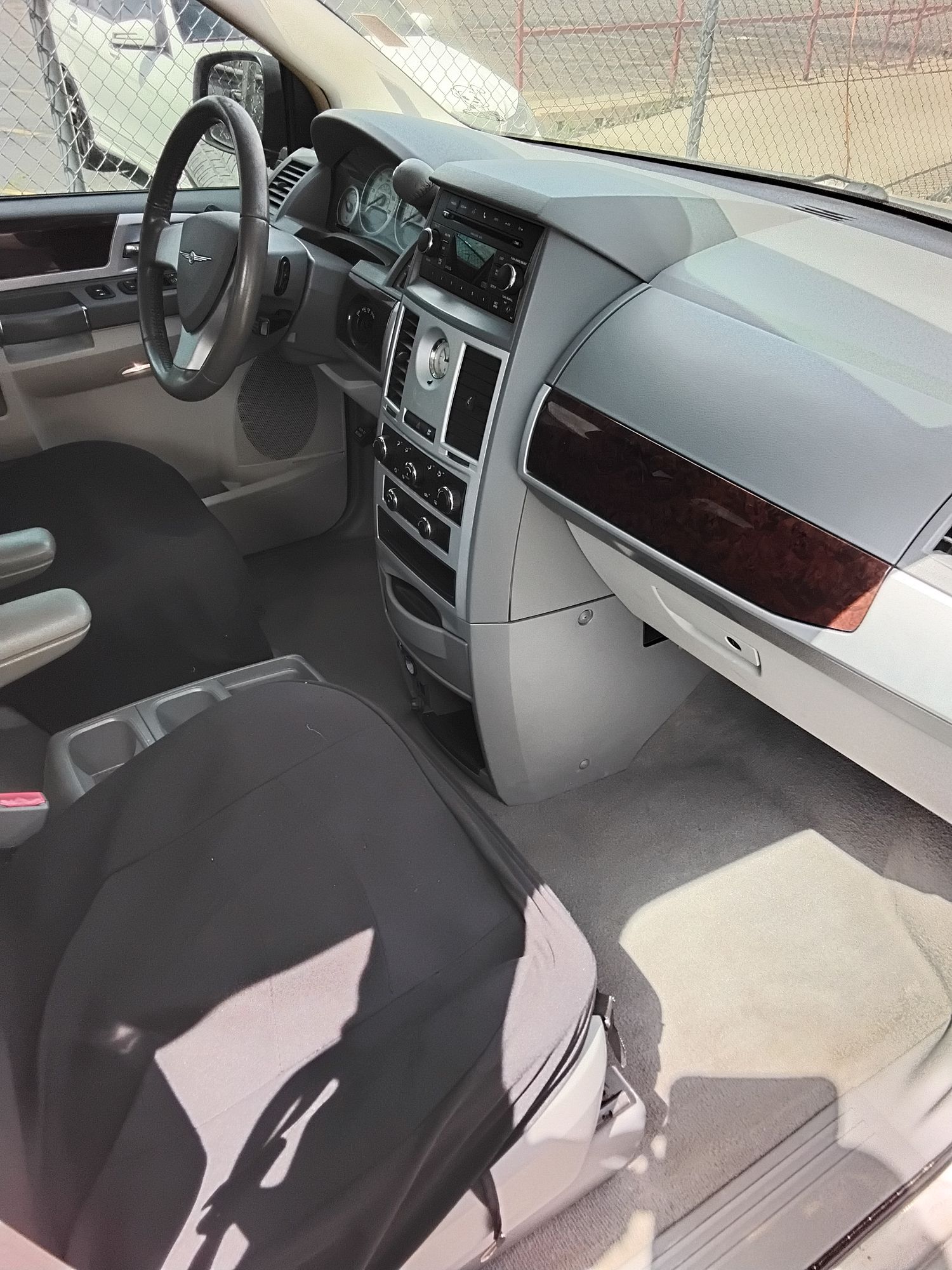 2010 CHRYSLER TOWN COUNTRY - Image 7