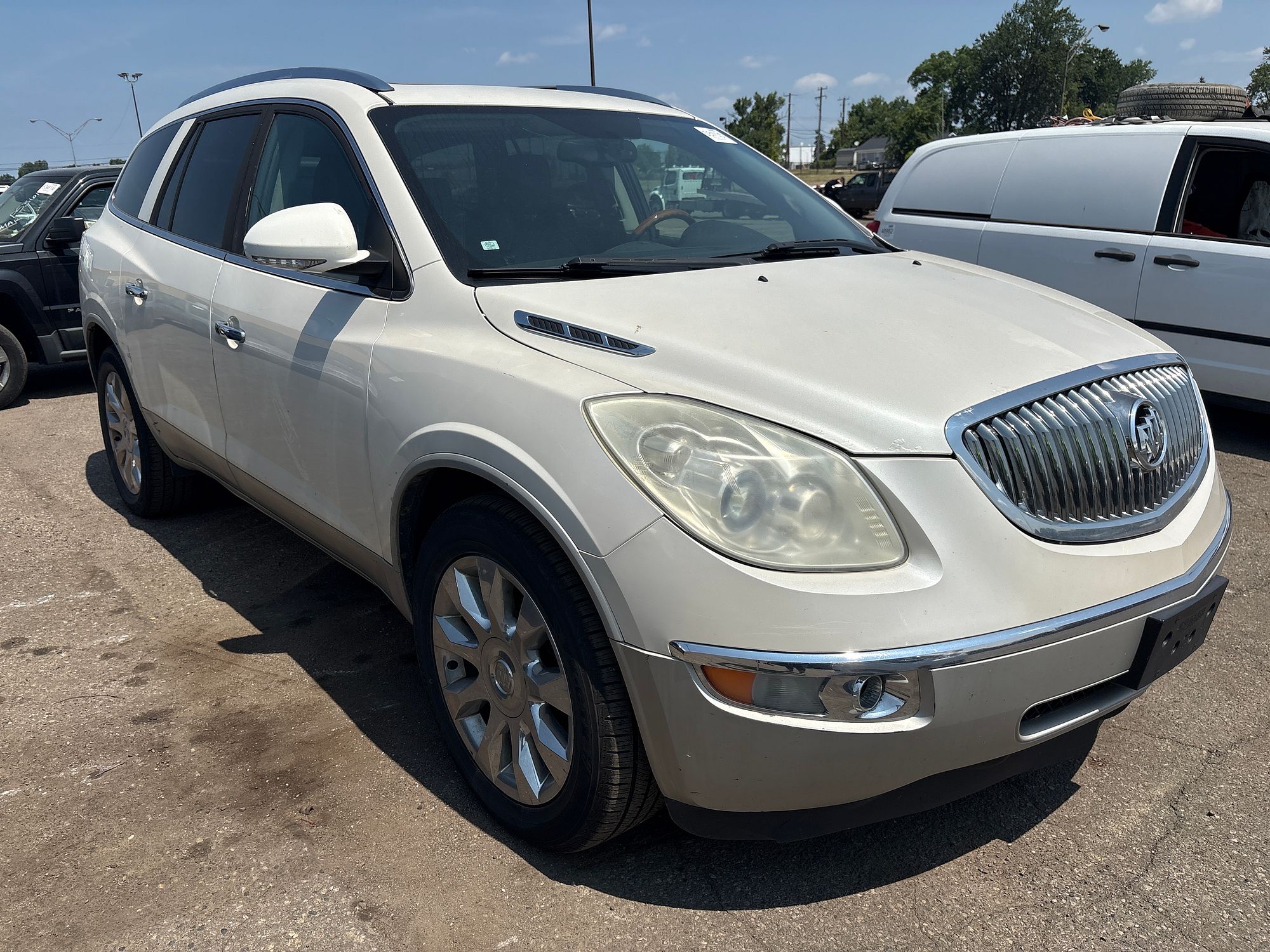 2010 BUICK ENCLAVE - Image 2