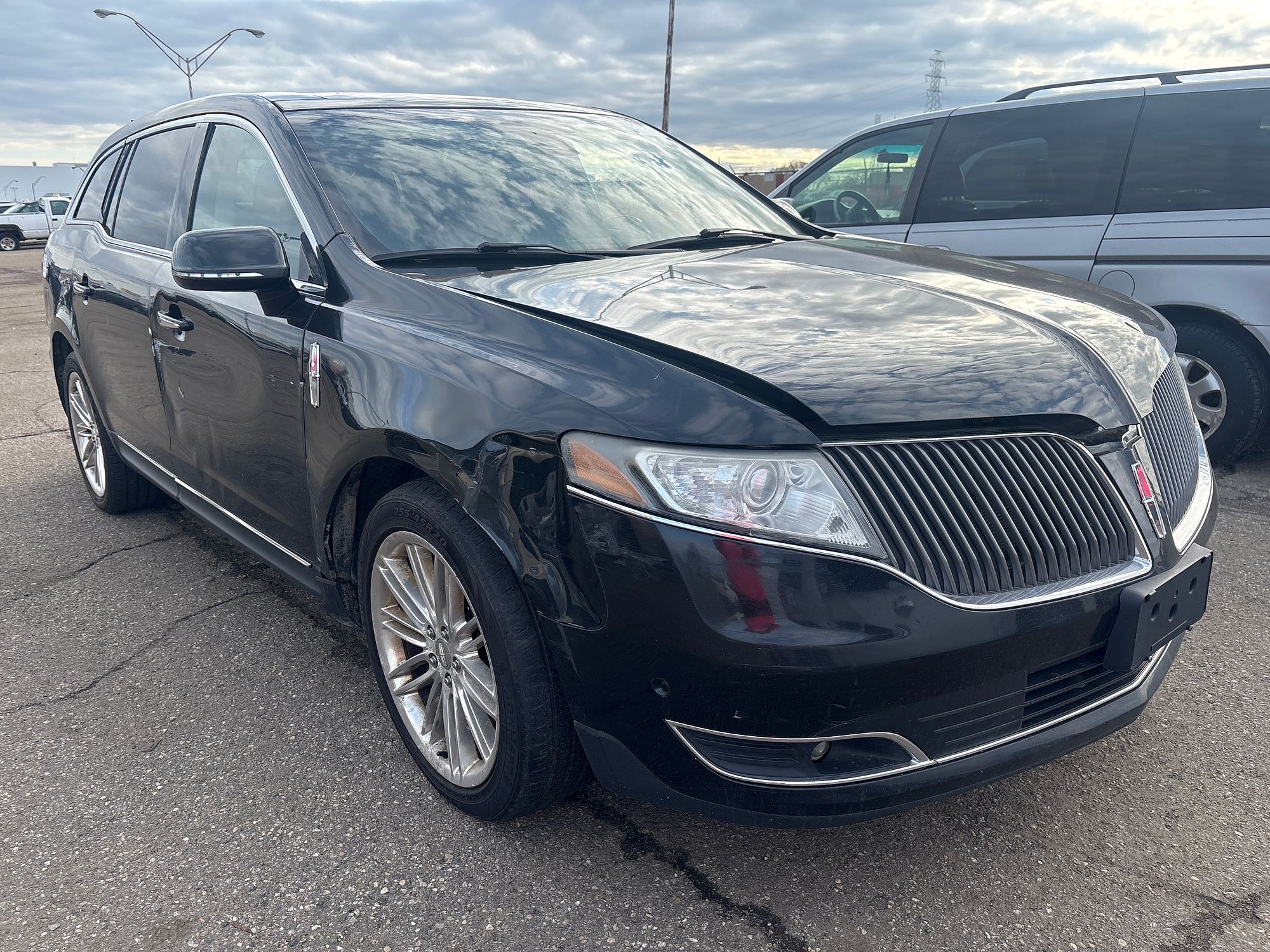 2014 LINCOLN MKT - Image 2