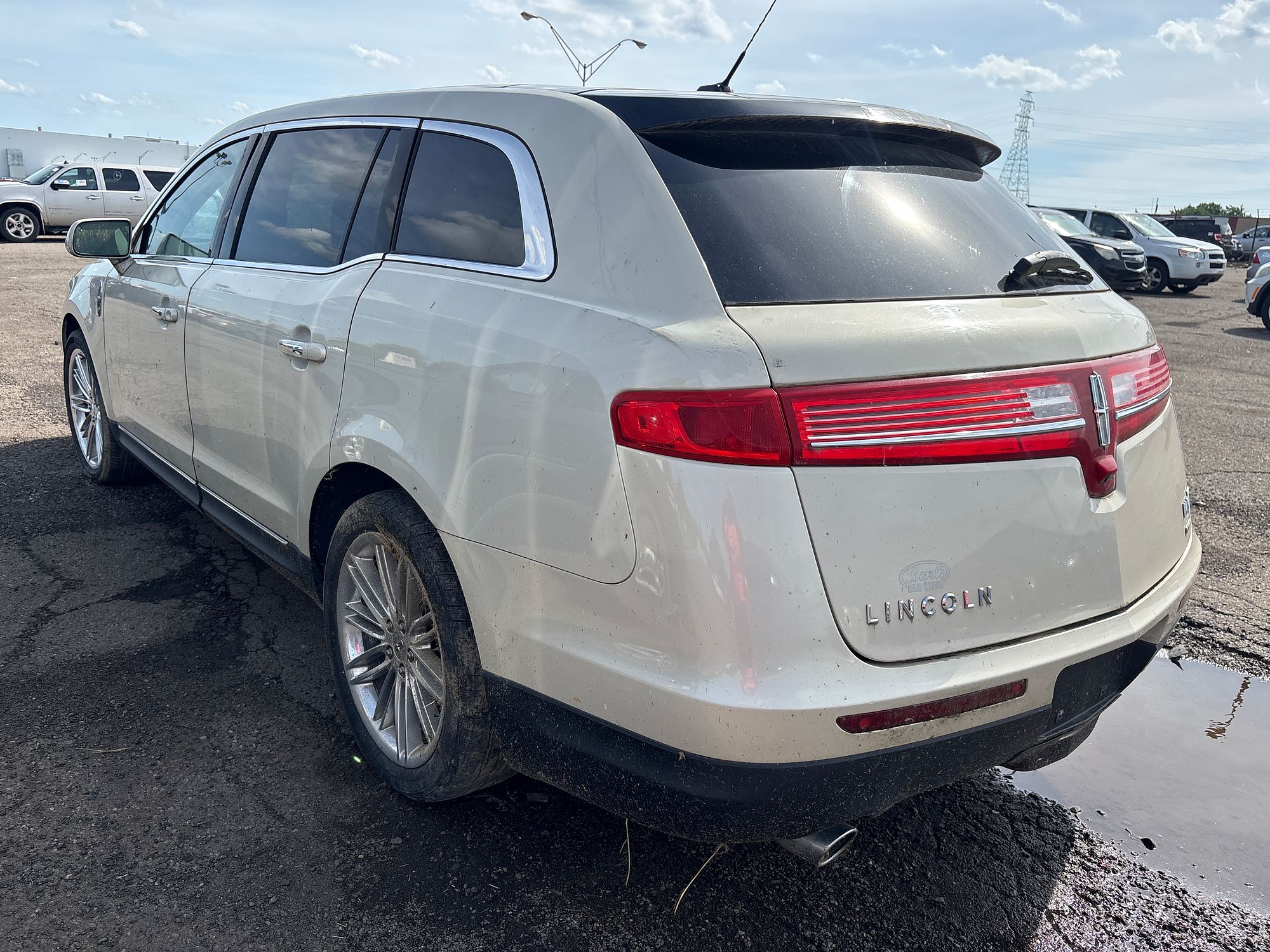 2014 LINCOLN MKT - Image 4