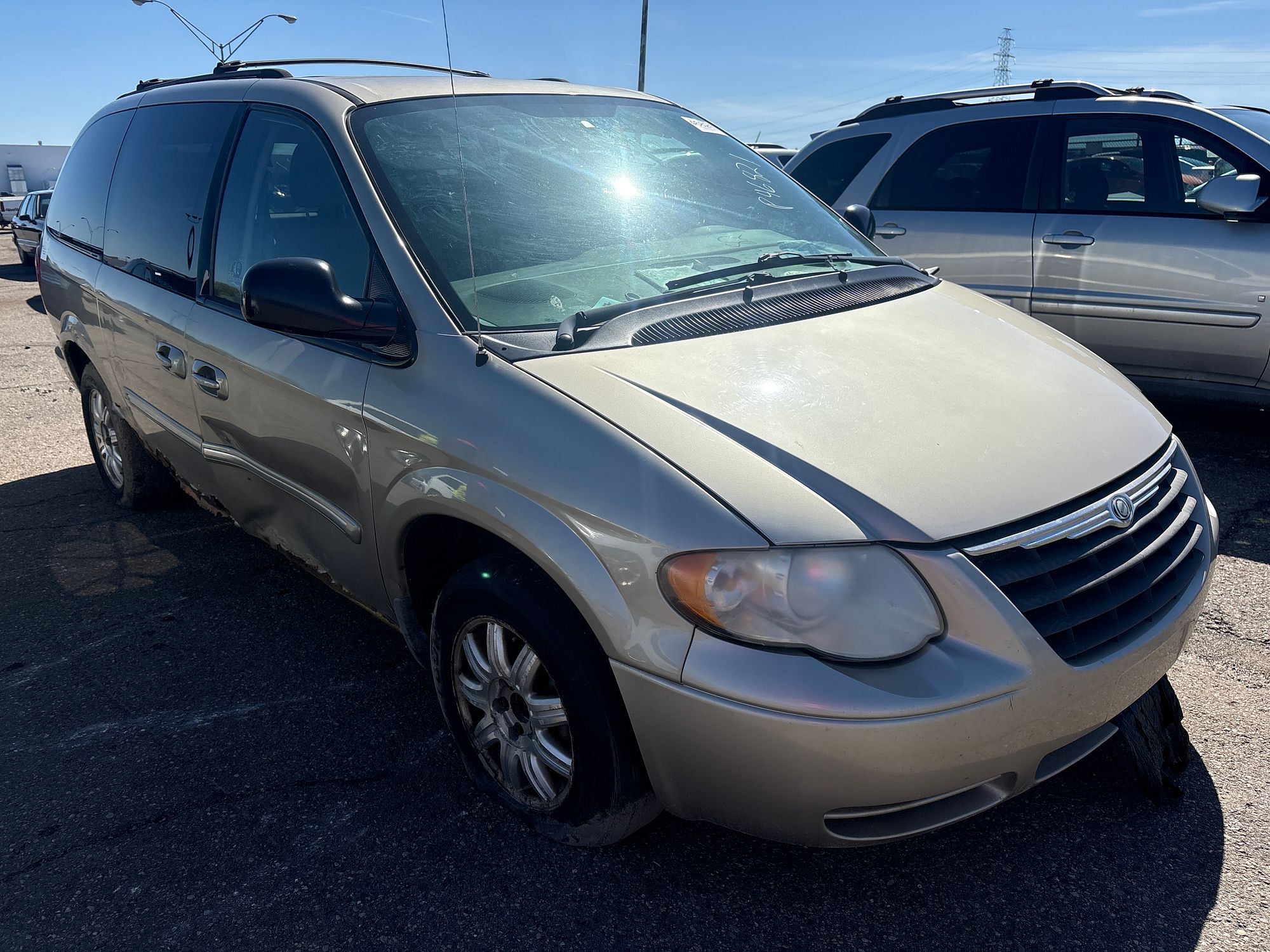 2006 CHRYSLER TOWN COUNTRY - Image 2
