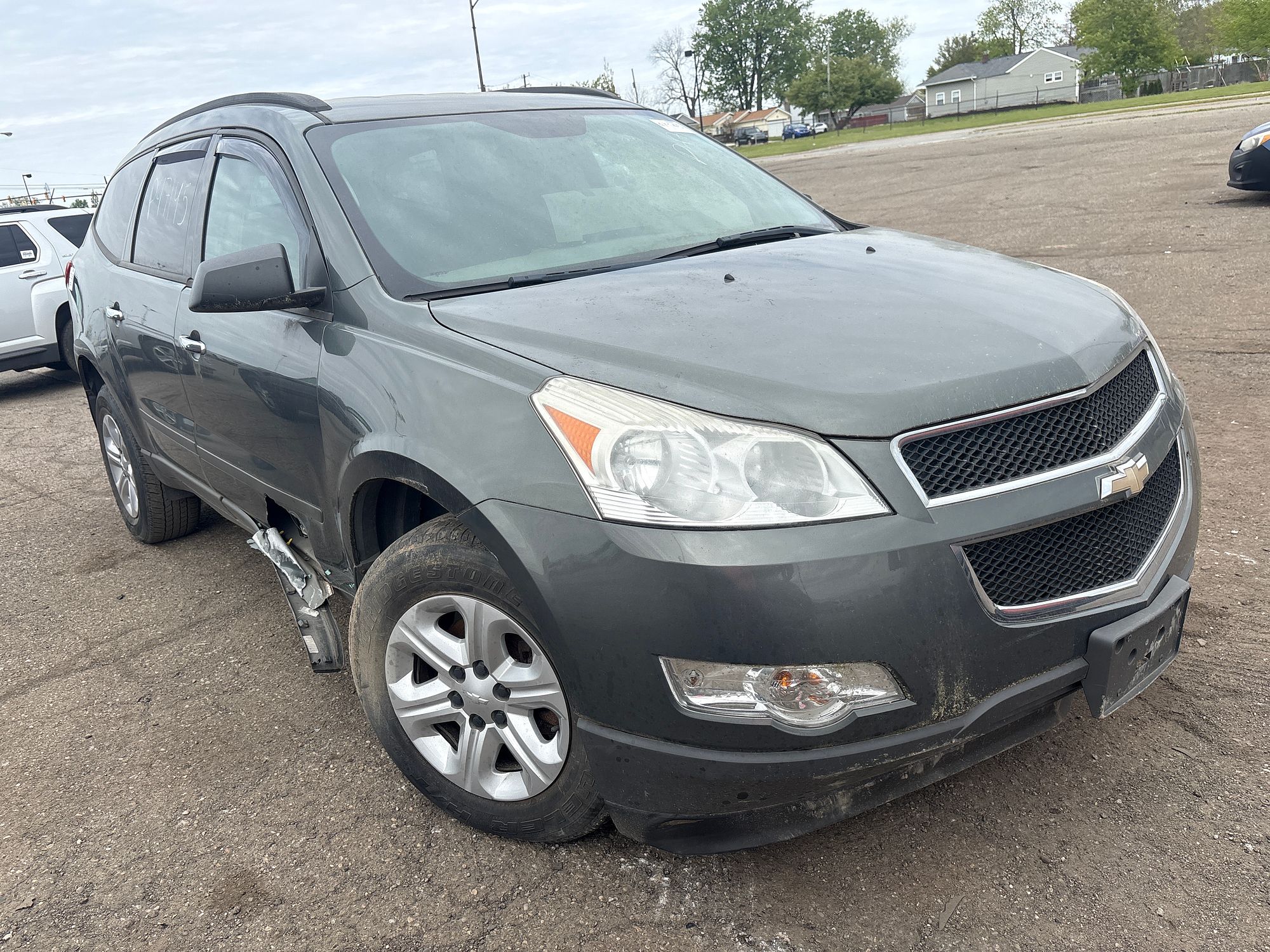 2011 CHEVROLET TRAVERSE - Image 2