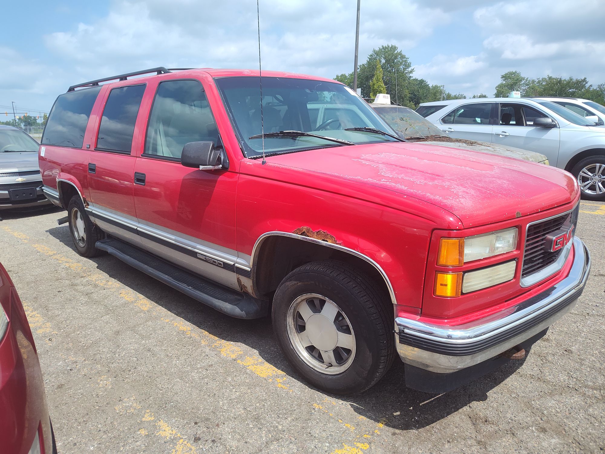 1996 GMC SUBURBAN 1500 - Image 2