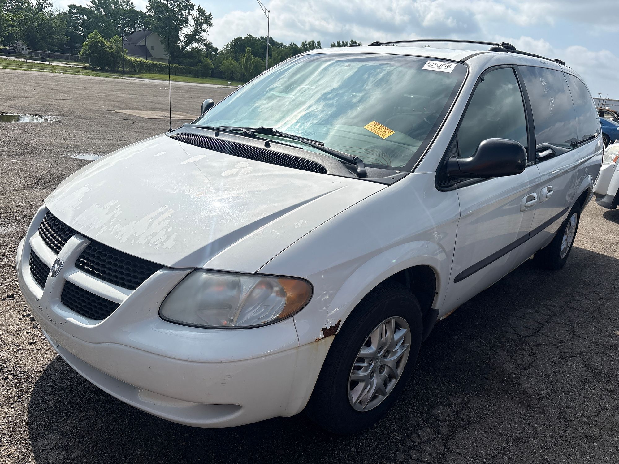 2002 DODGE CARAVAN - Image 1
