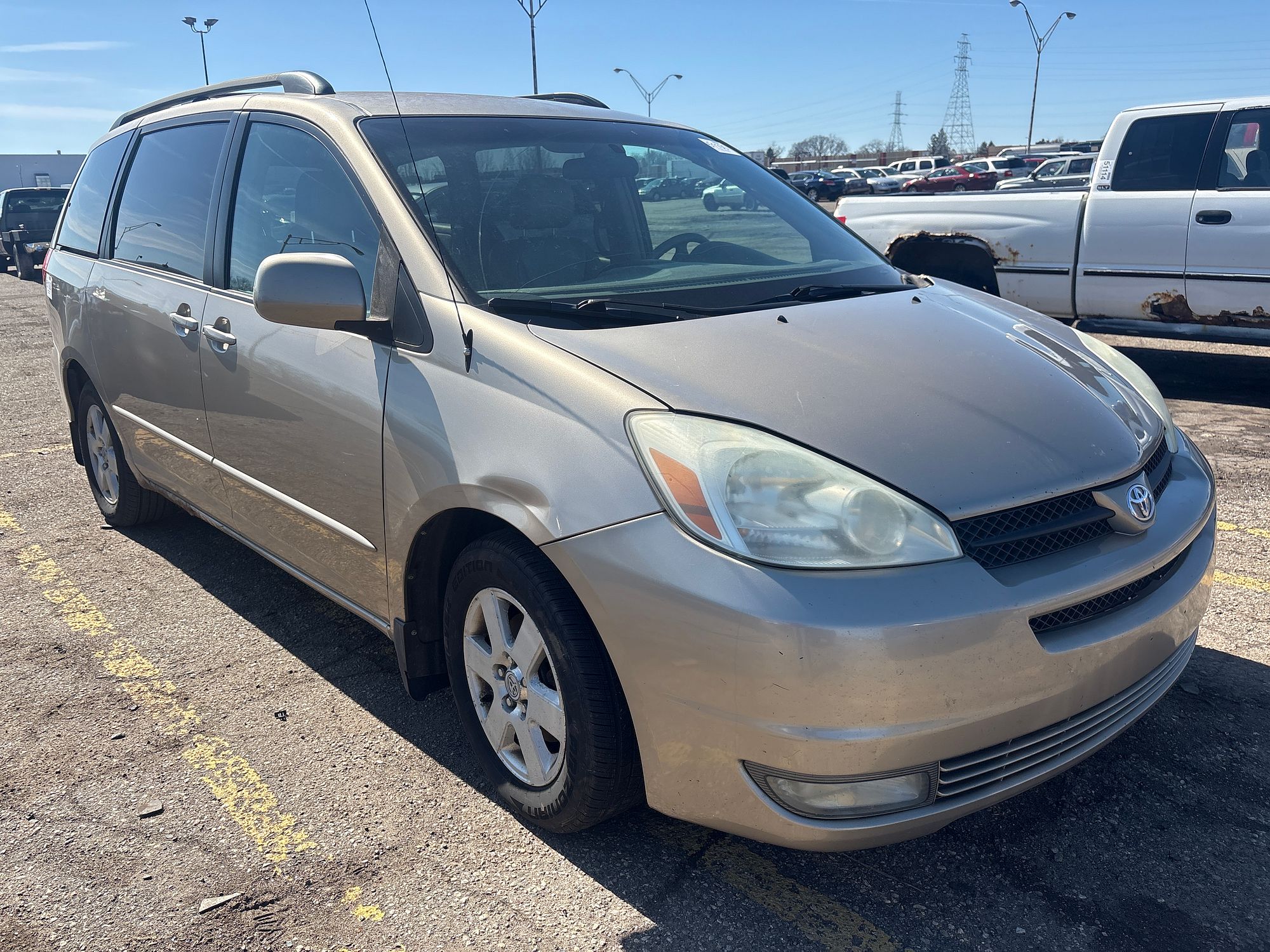2004 TOYOTA SIENNA - Image 2