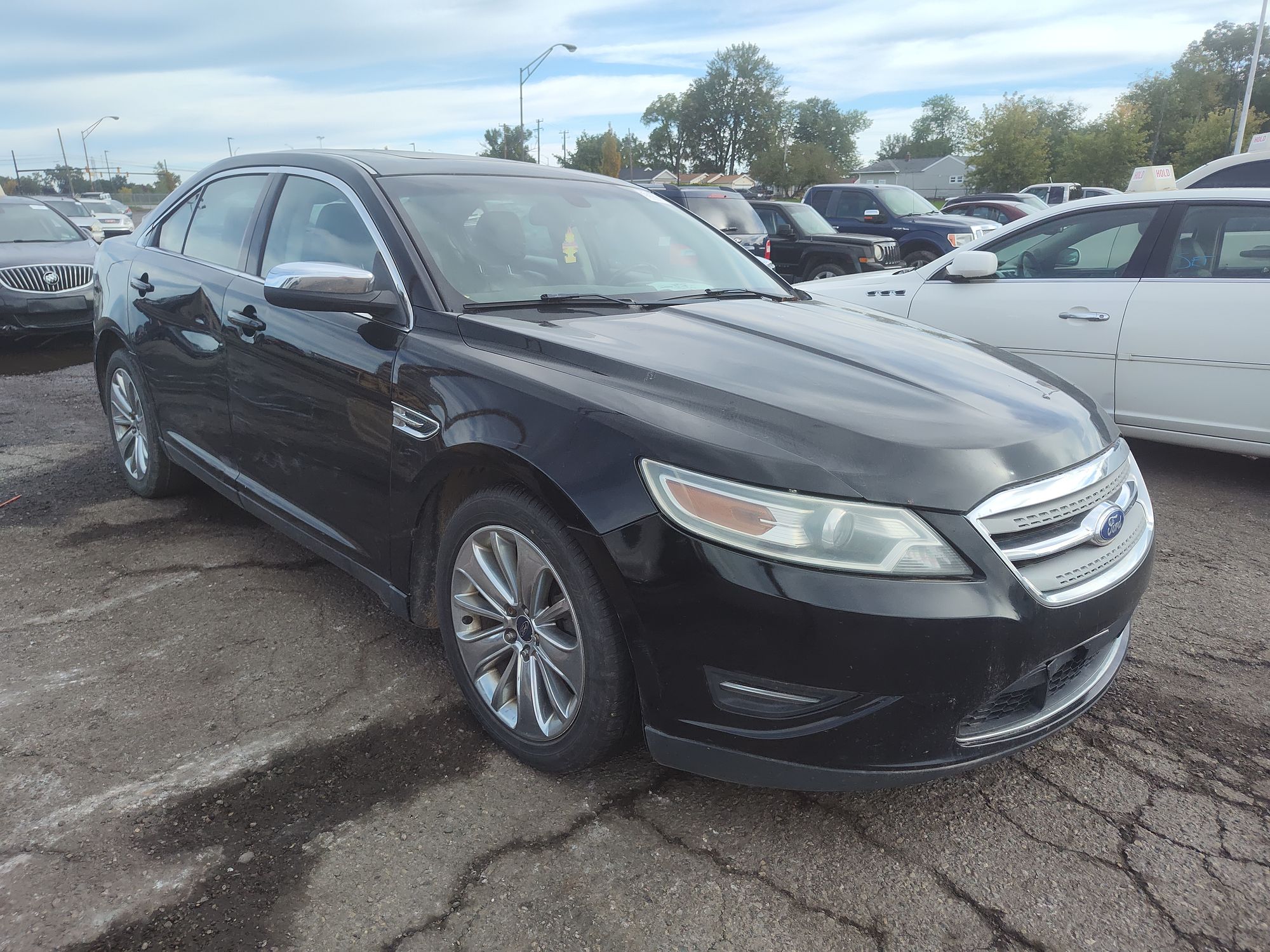 2011 FORD TAURUS - Image 2