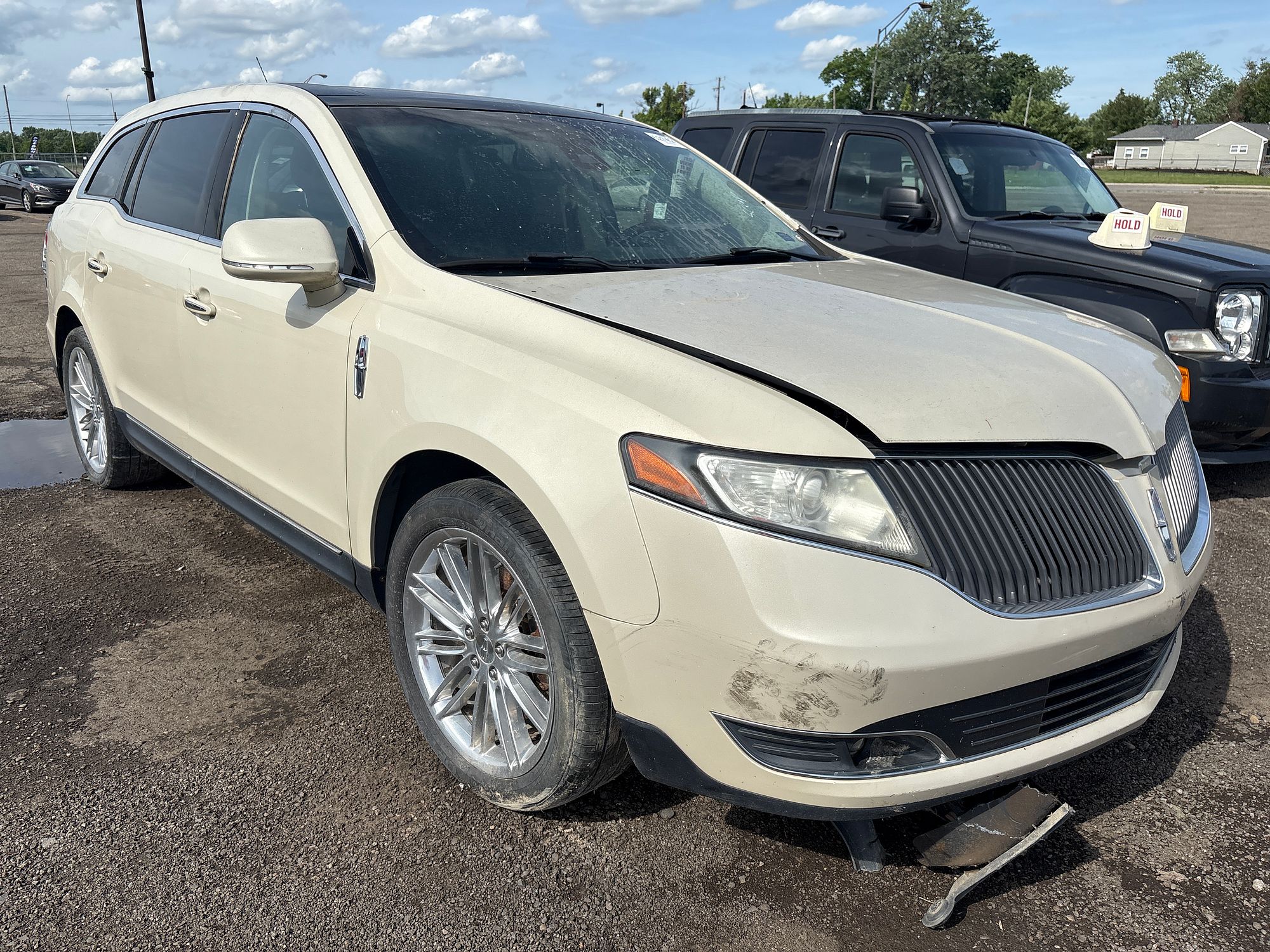 2014 LINCOLN MKT - Image 2