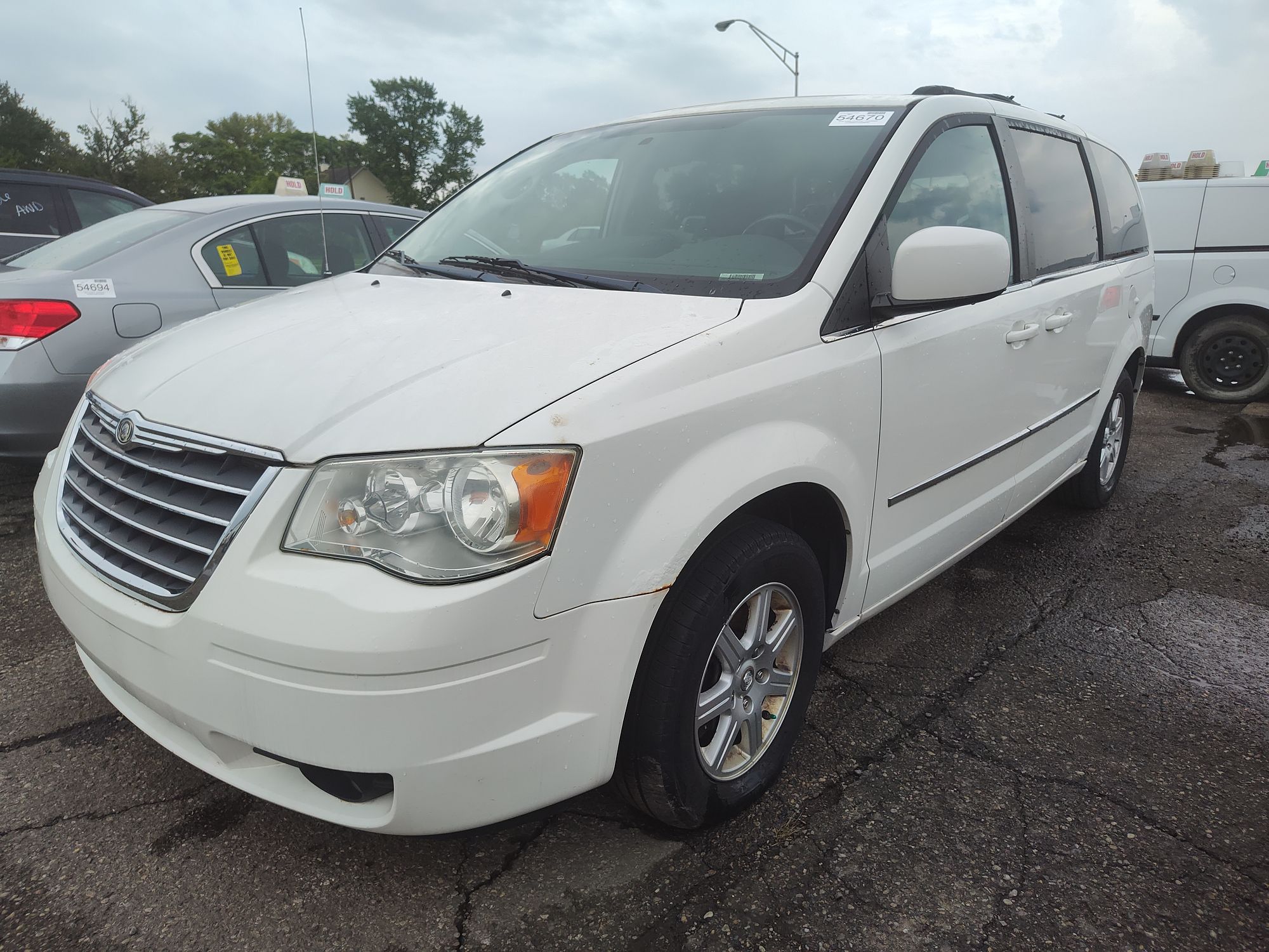 2010 CHRYSLER TOWN COUNTRY - Image 1