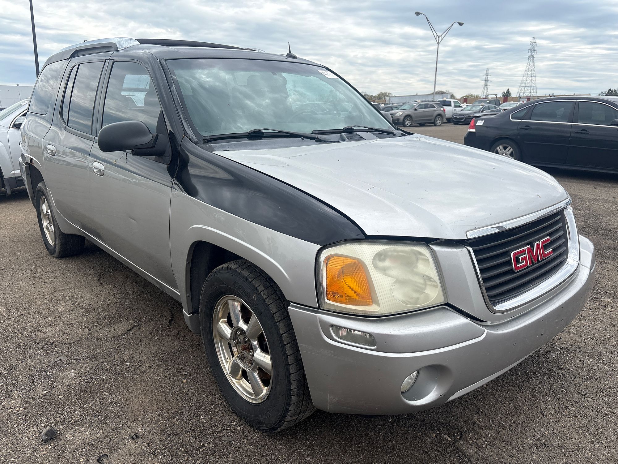 2004 GMC ENVOY XUV - Image 2