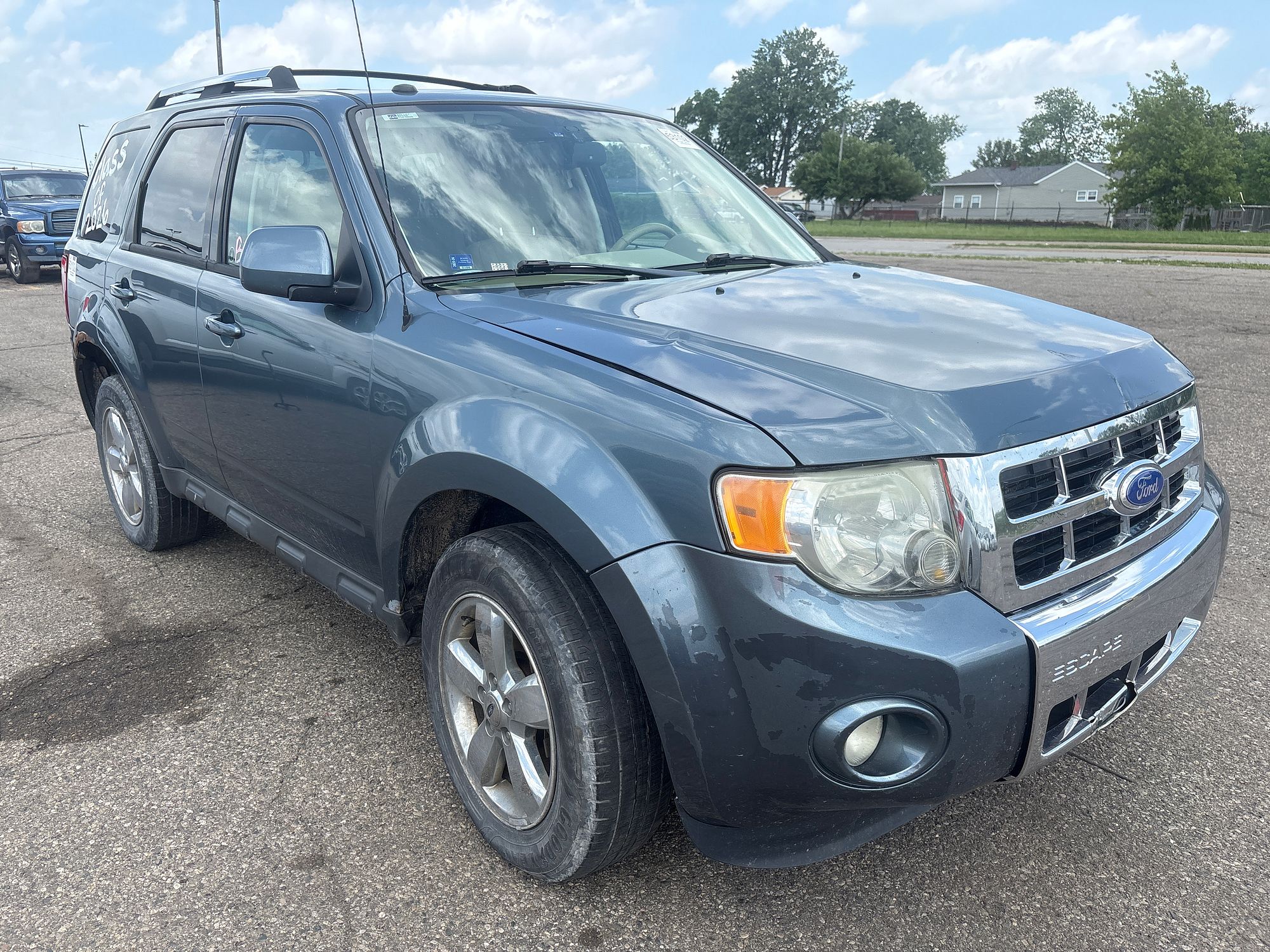 2011 FORD ESCAPE - Image 2