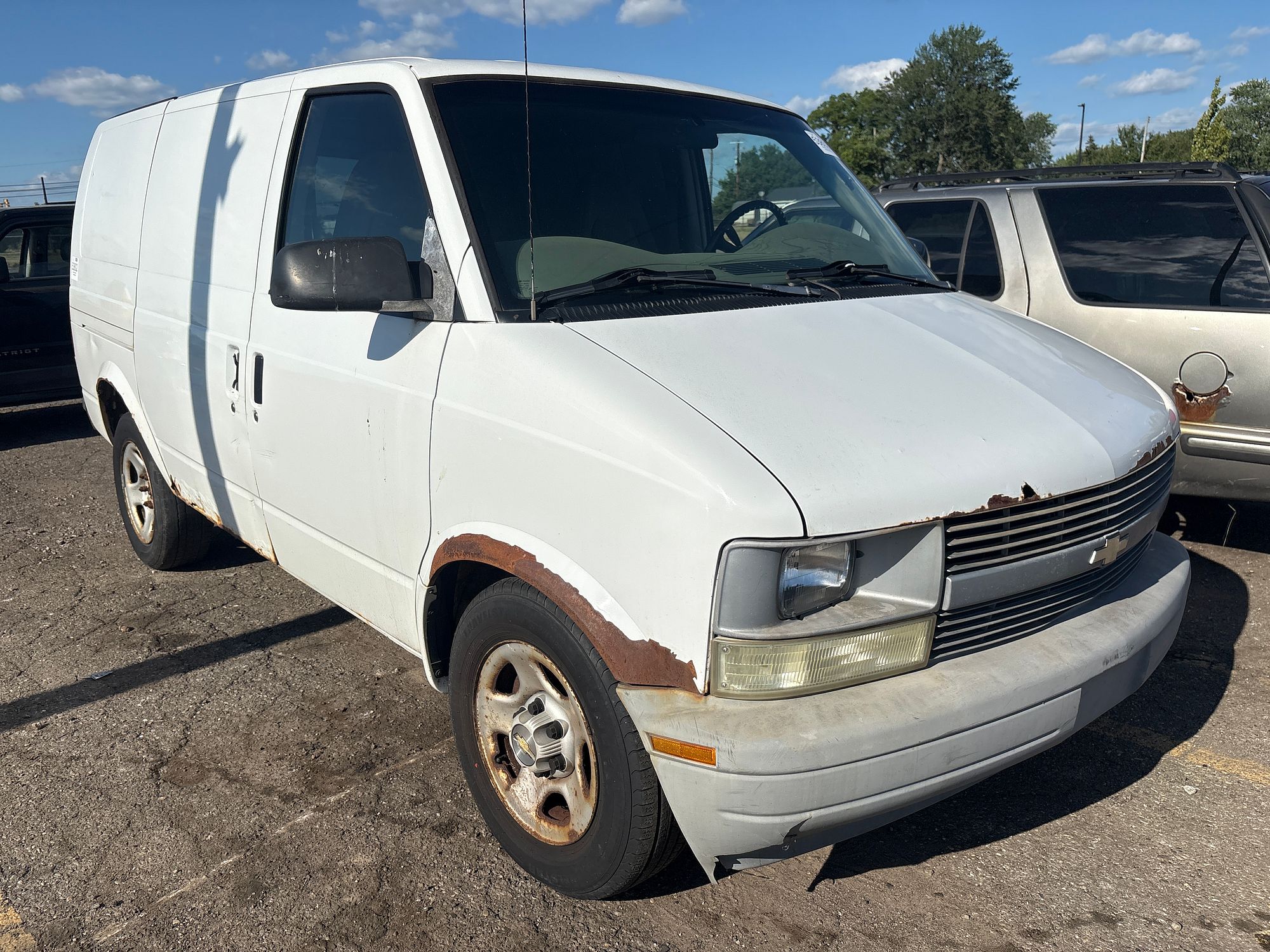 2005 CHEVROLET ASTRO - Image 2