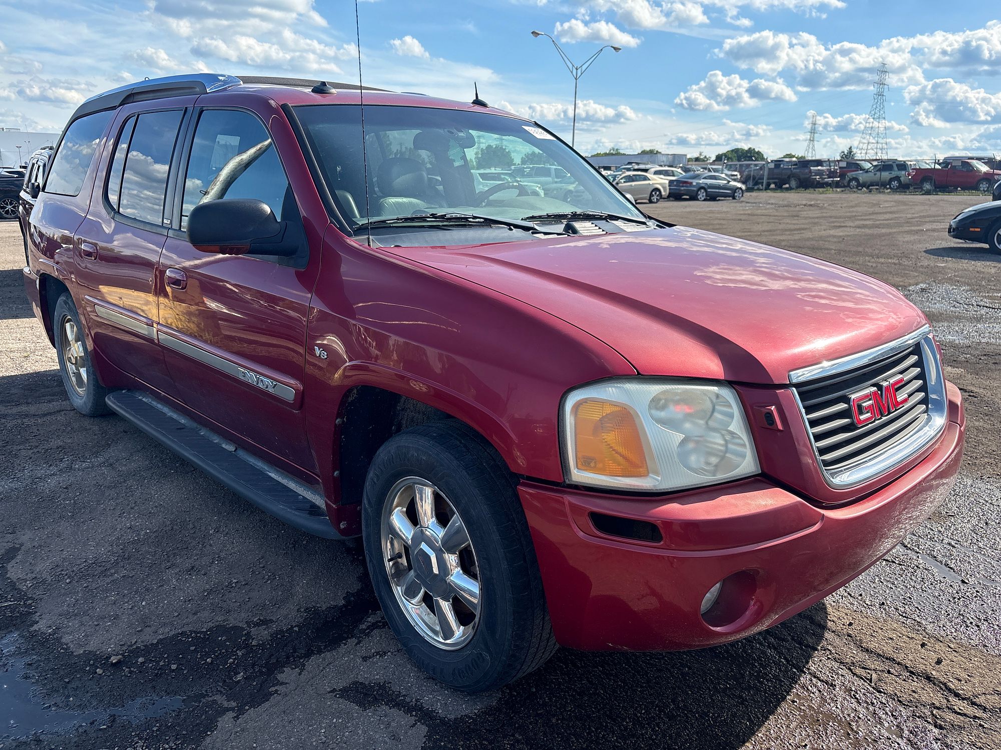 2004 GMC ENVOY XUV - Image 2