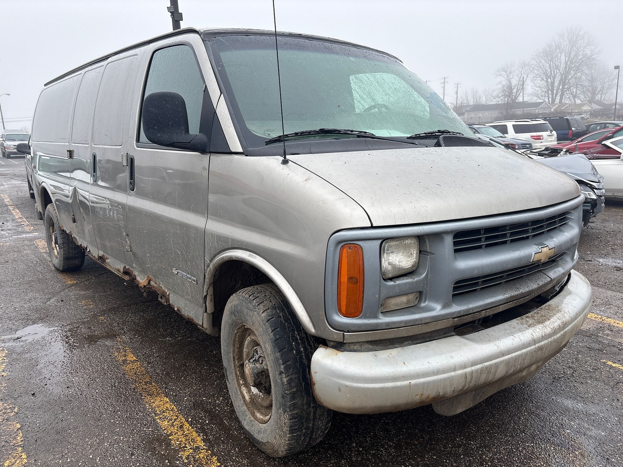 2001 CHEVROLET EXPRESS 3500 - Image 2