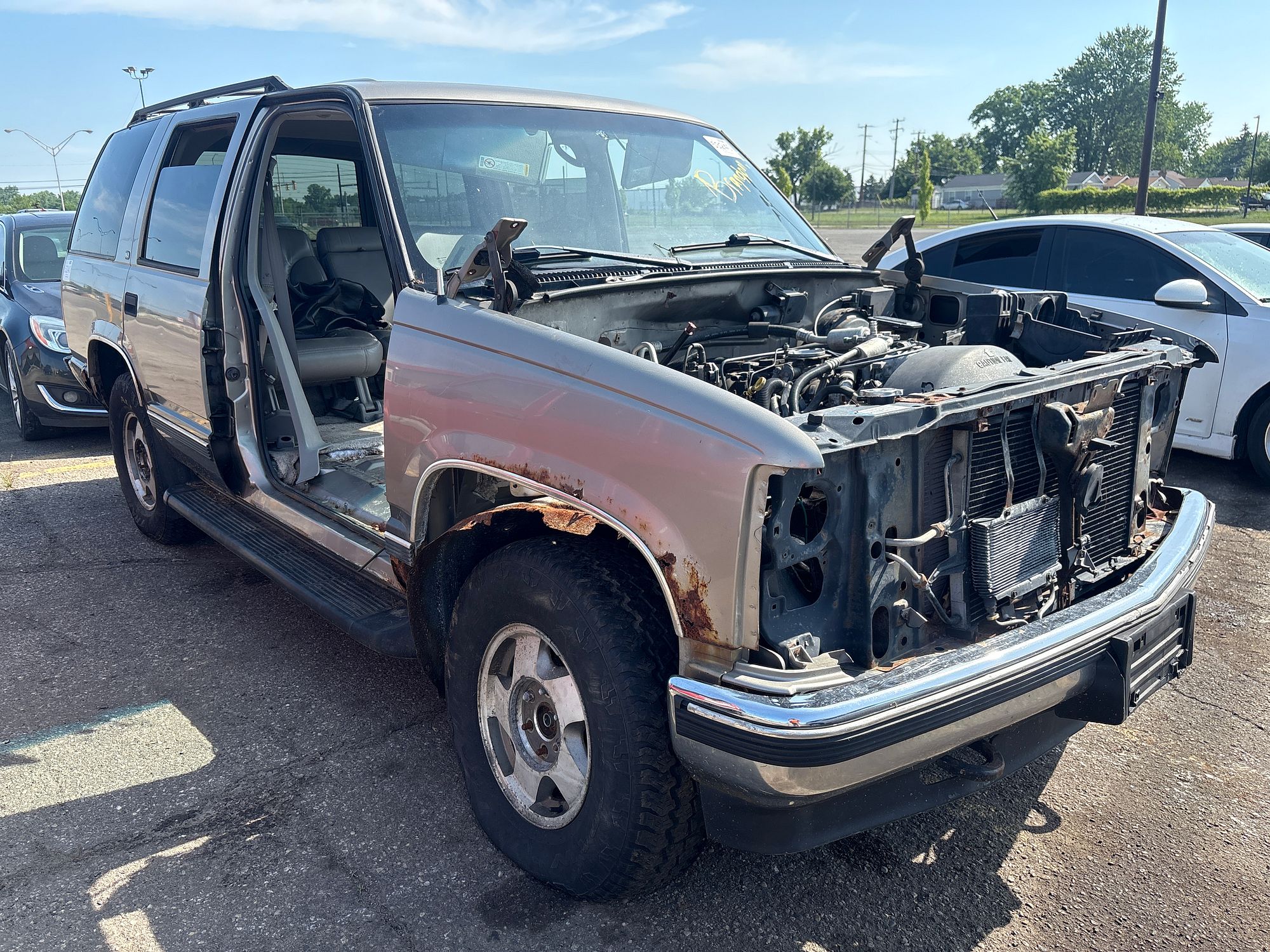 1999 GMC YUKON - Image 2