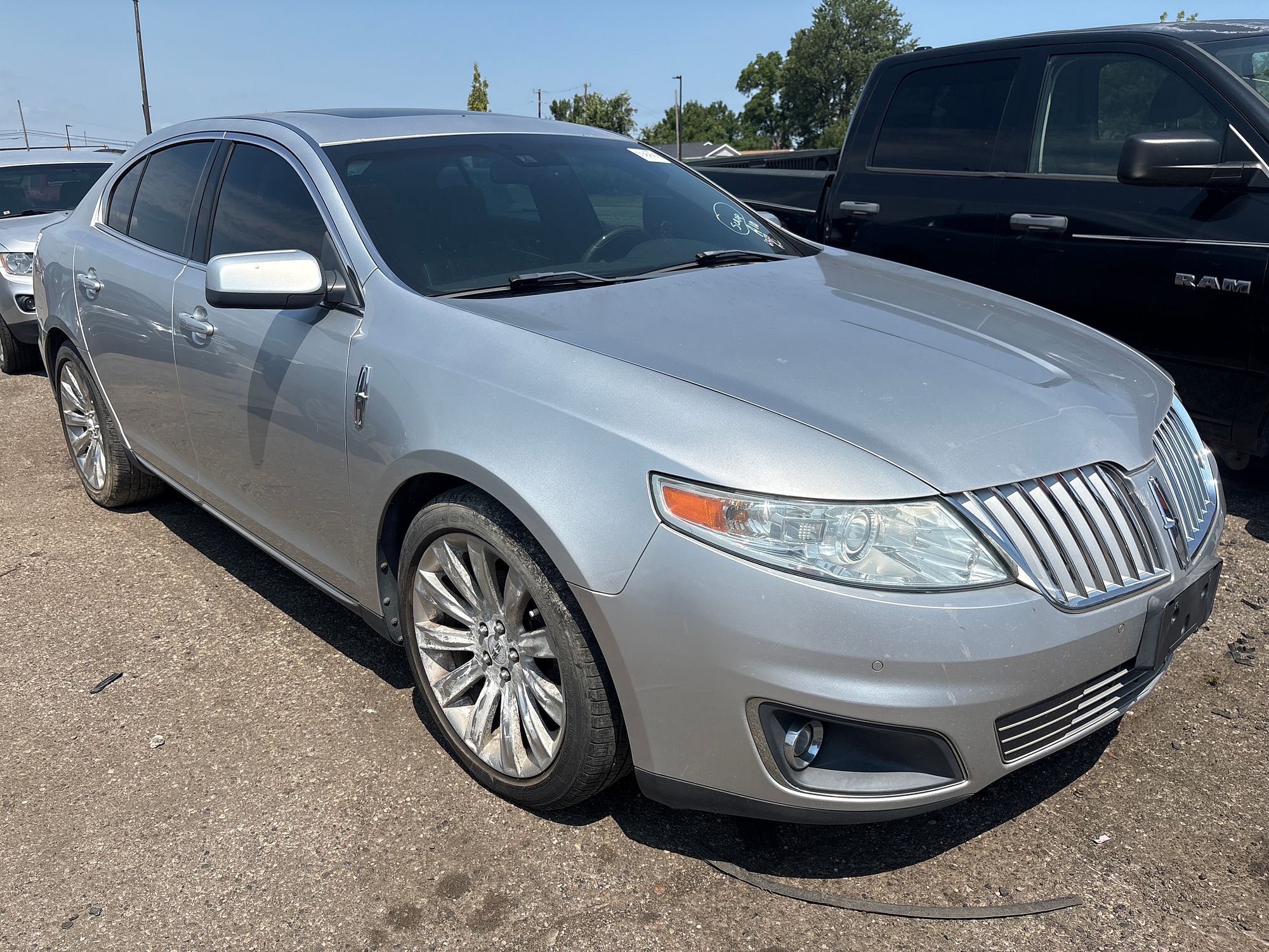 2010 LINCOLN MKS - Image 2