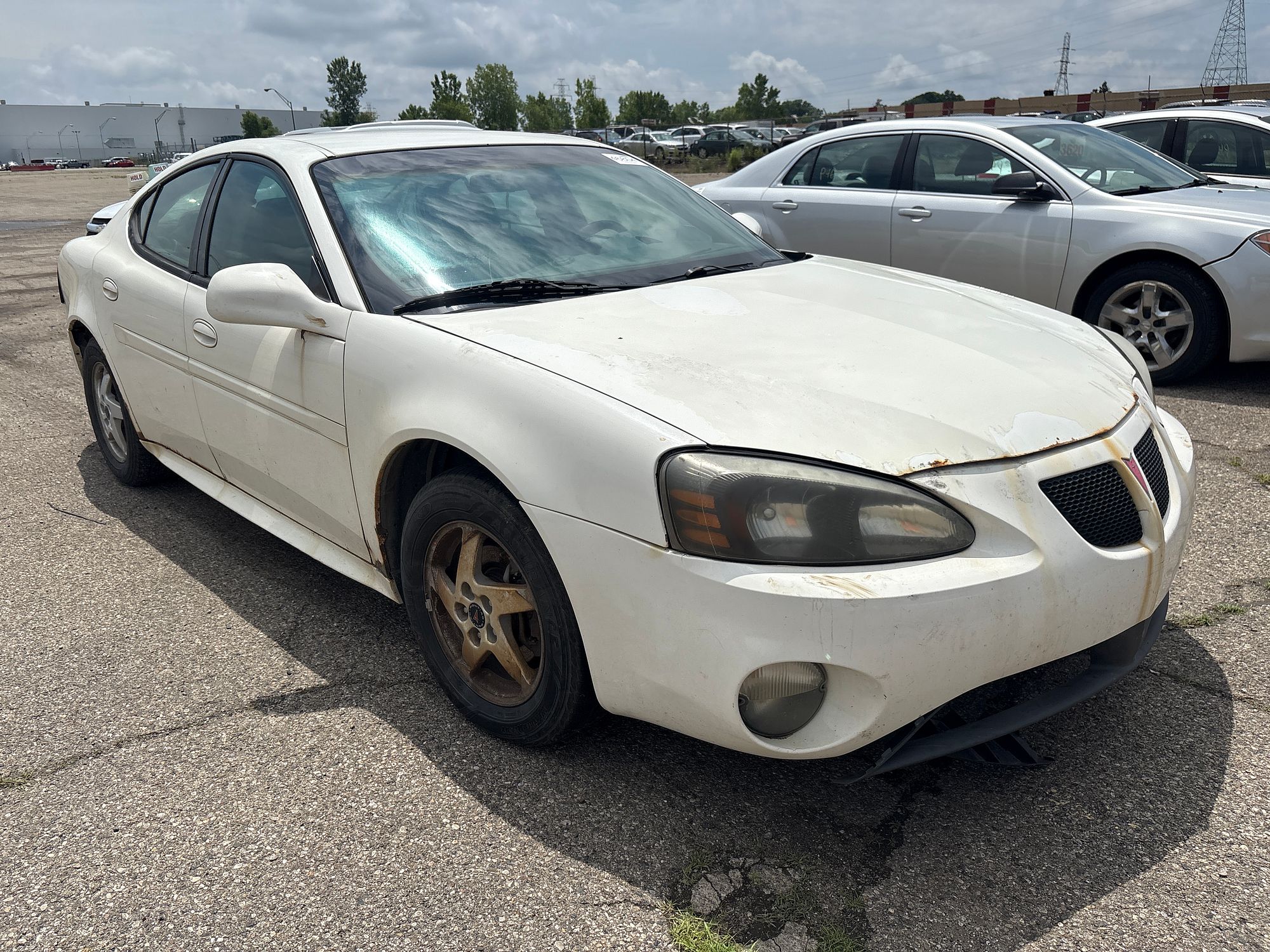 2004 PONTIAC GRAND PRIX - Image 2