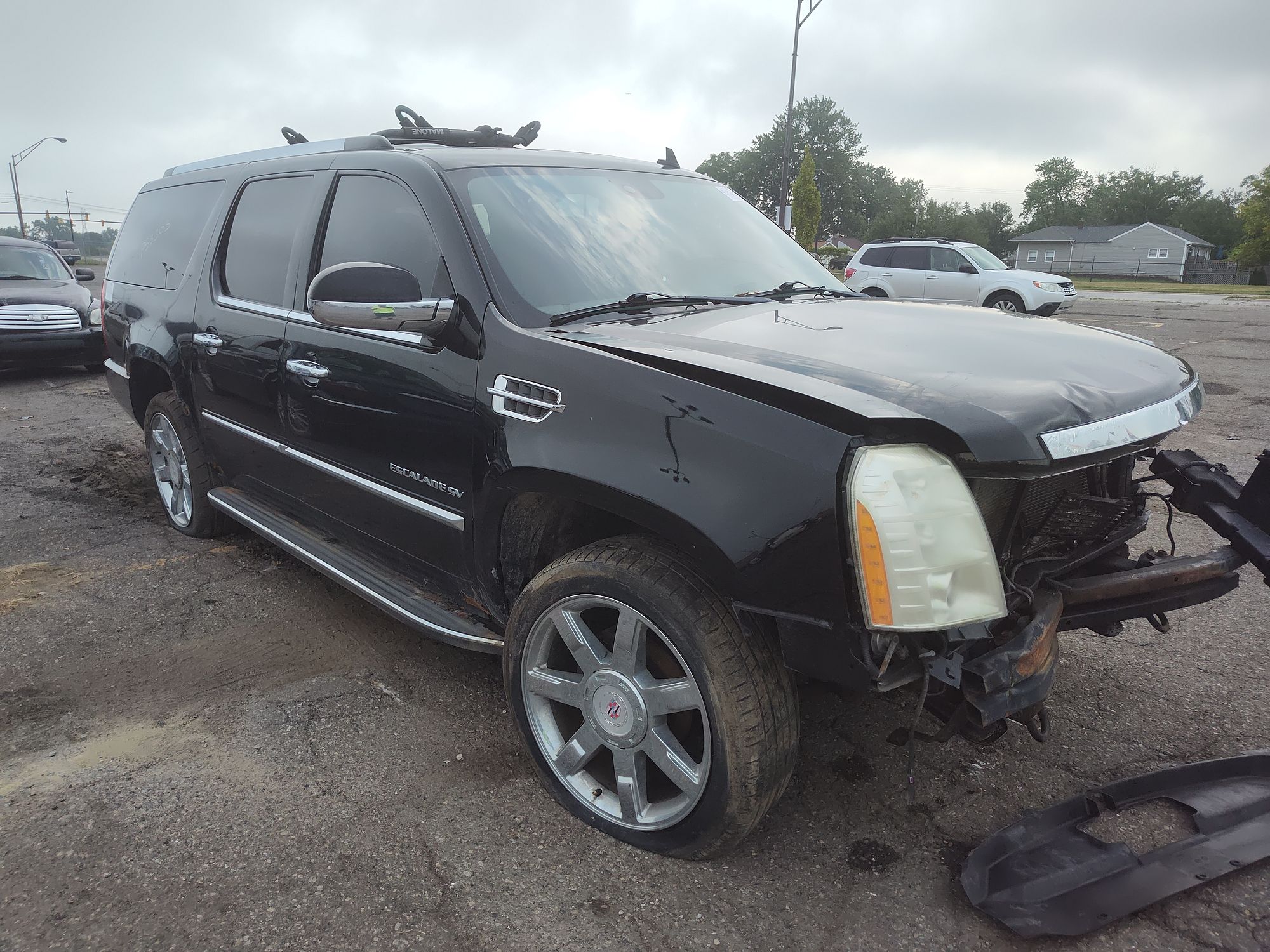 2010 CADILLAC ESCALADE - Image 2