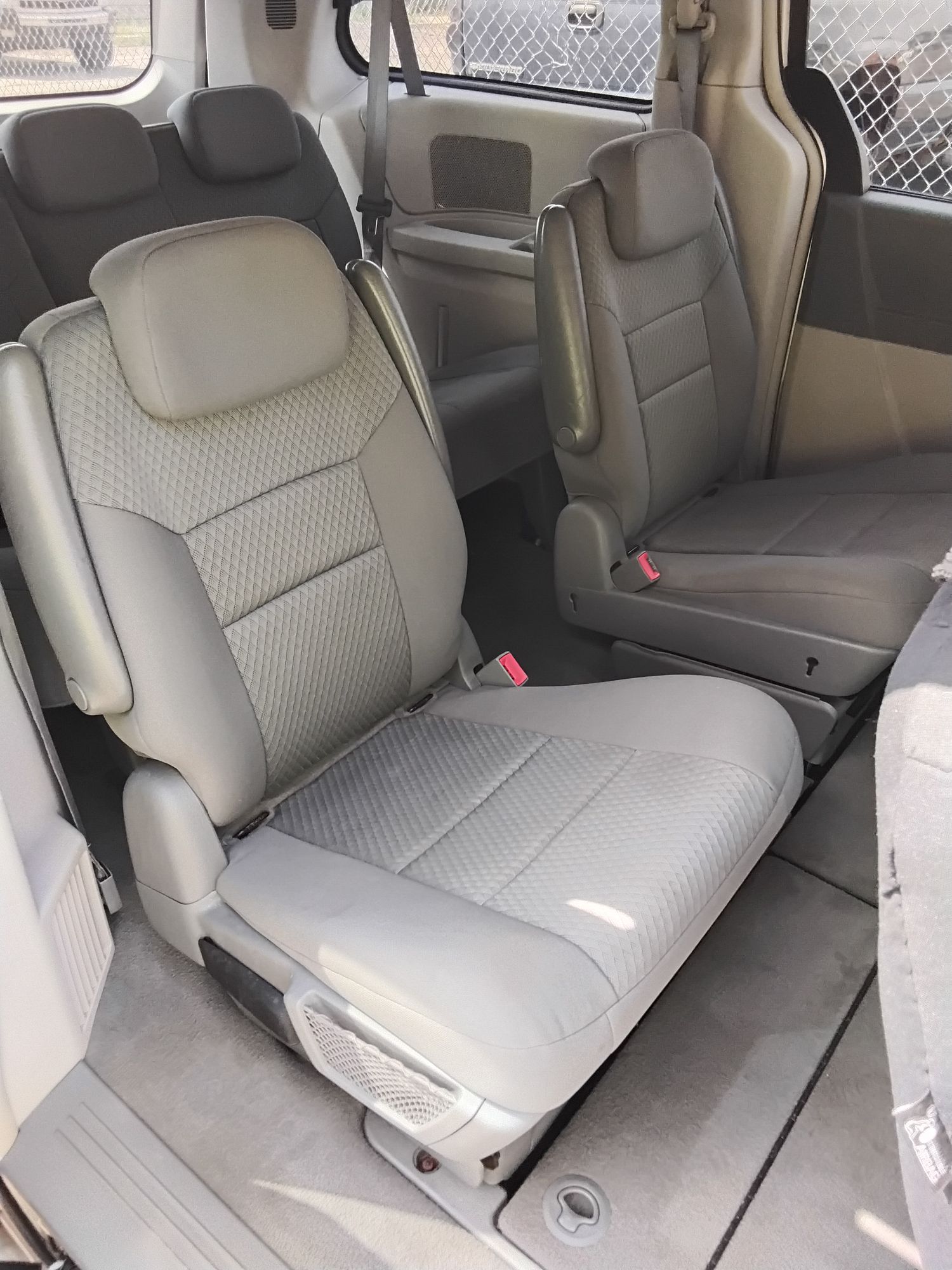 2010 CHRYSLER TOWN COUNTRY - Image 6