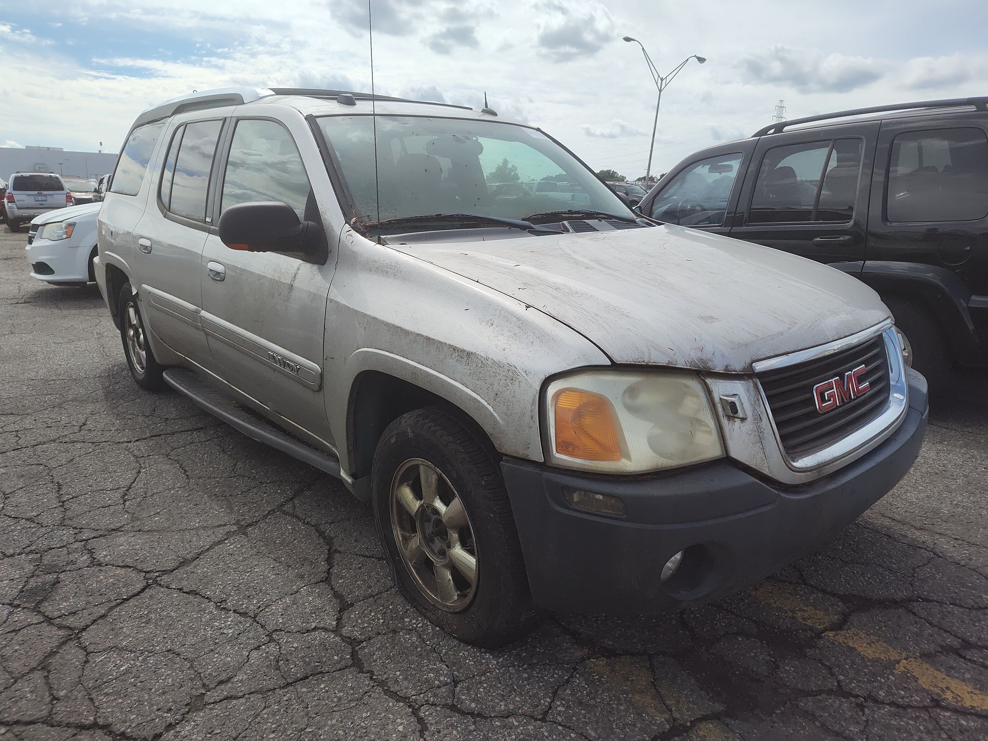 2004 GMC ENVOY - Image 2
