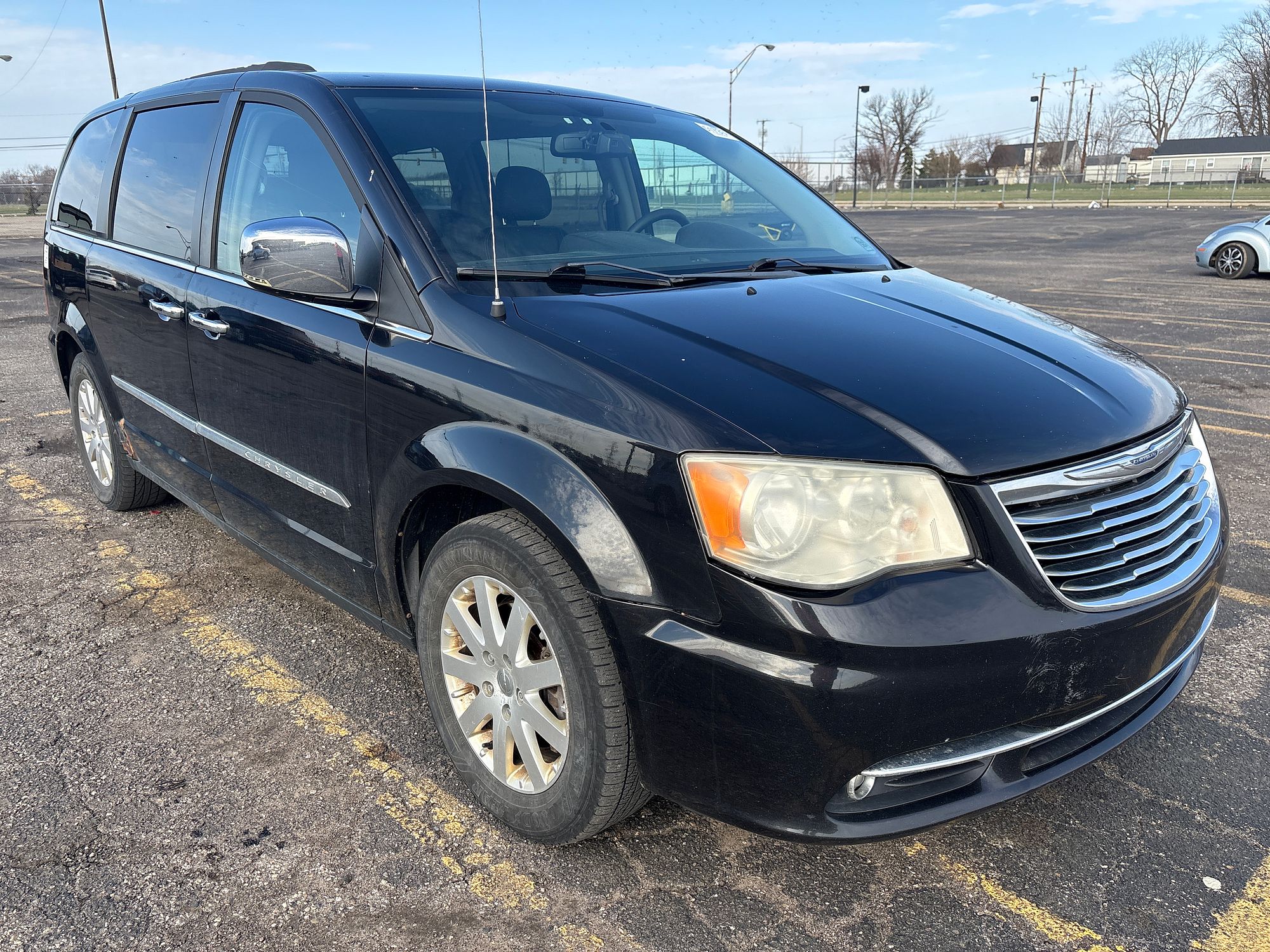 2012 CHRYSLER TOWN COUNTRY - Image 2
