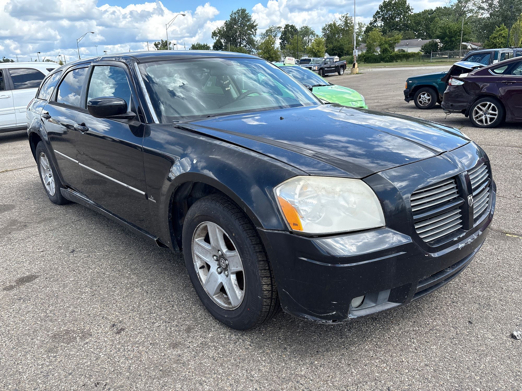 2005 DODGE MAGNUM - Image 2