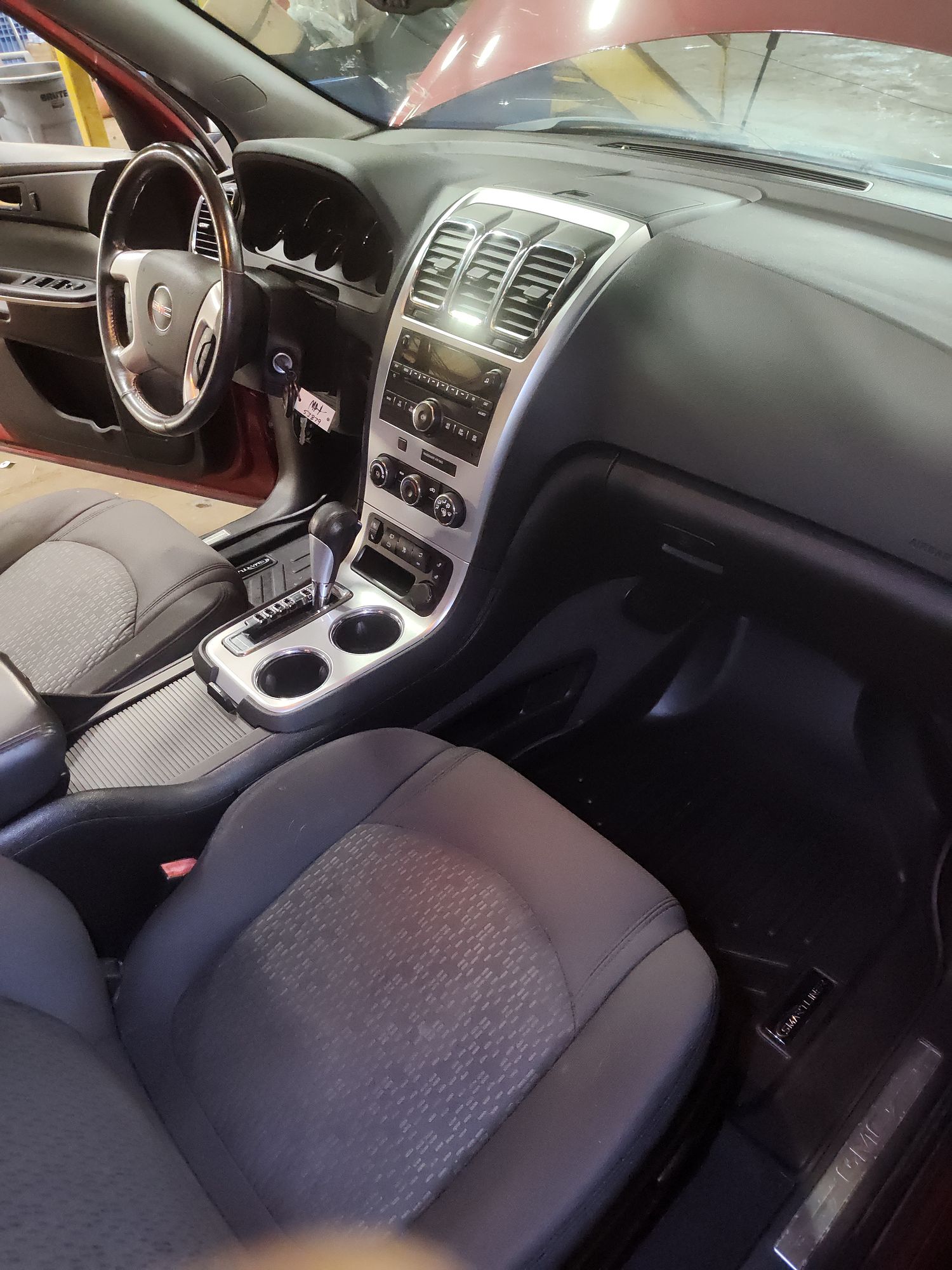 2012 GMC ACADIA - Image 7