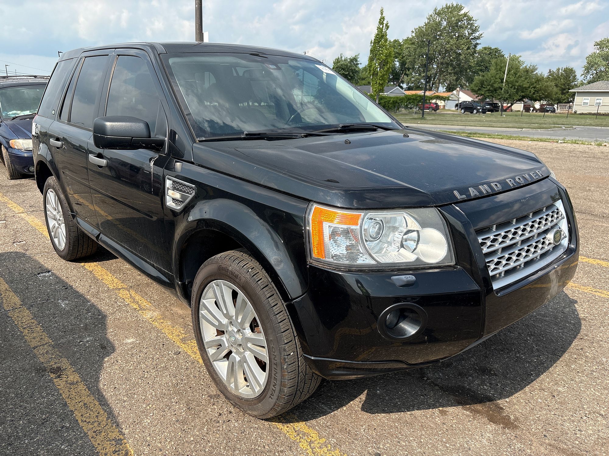 2010 LAND ROVER LR2 - Image 2