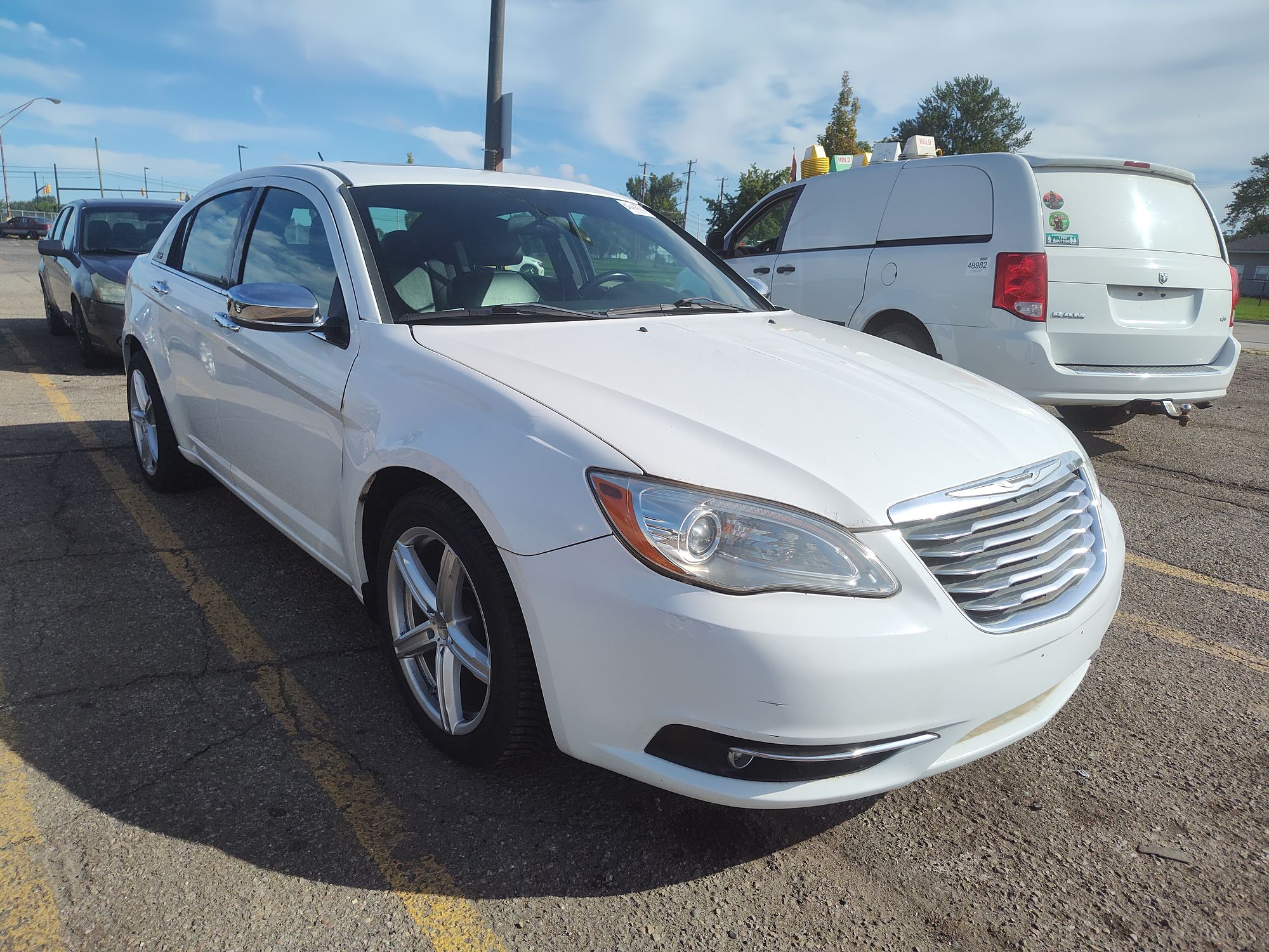 2011 CHRYSLER 200 - Image 2