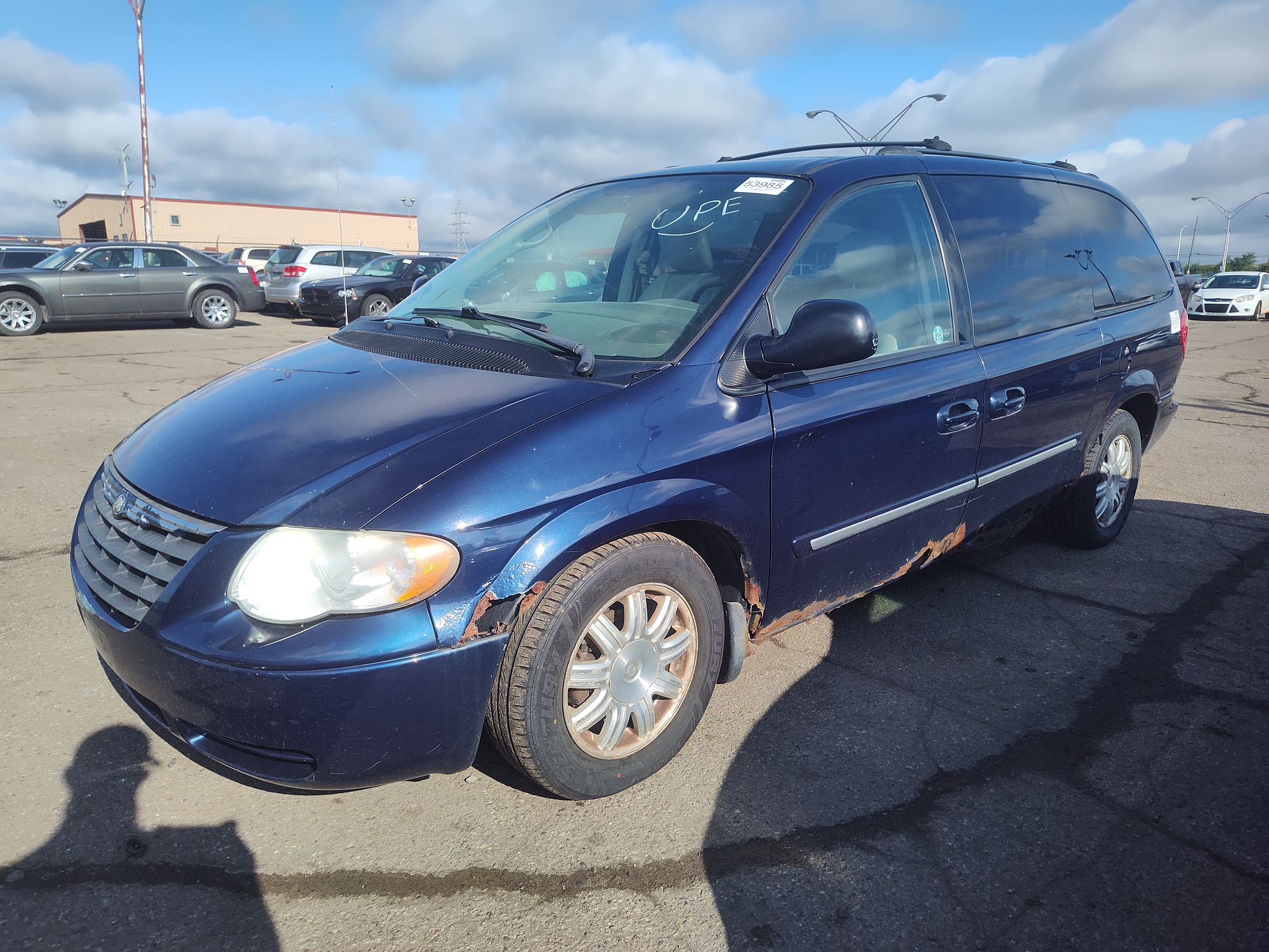 2005 CHRYSLER TOWN COUNTRY - Image 1