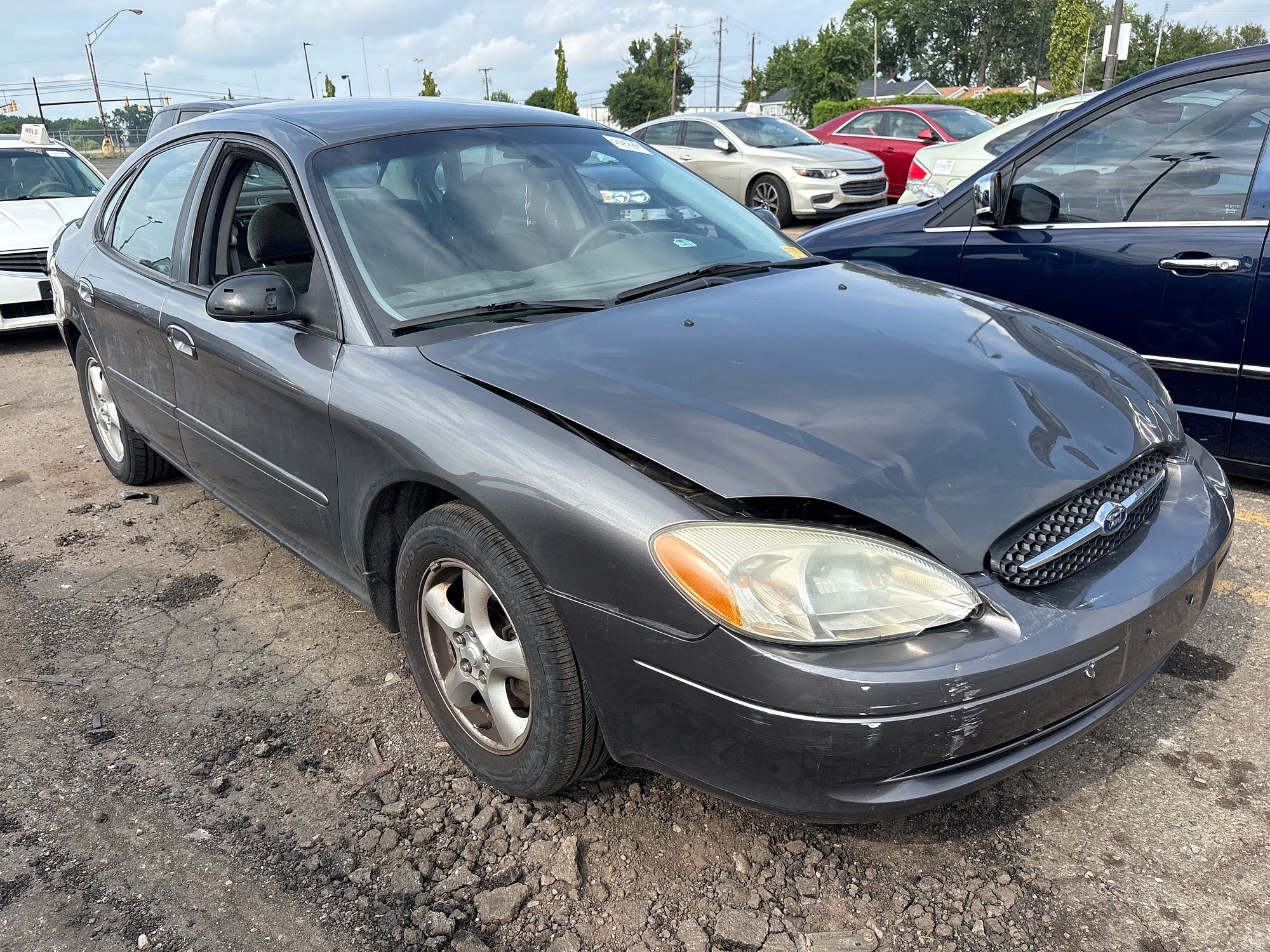 2002 FORD TAURUS - Image 2