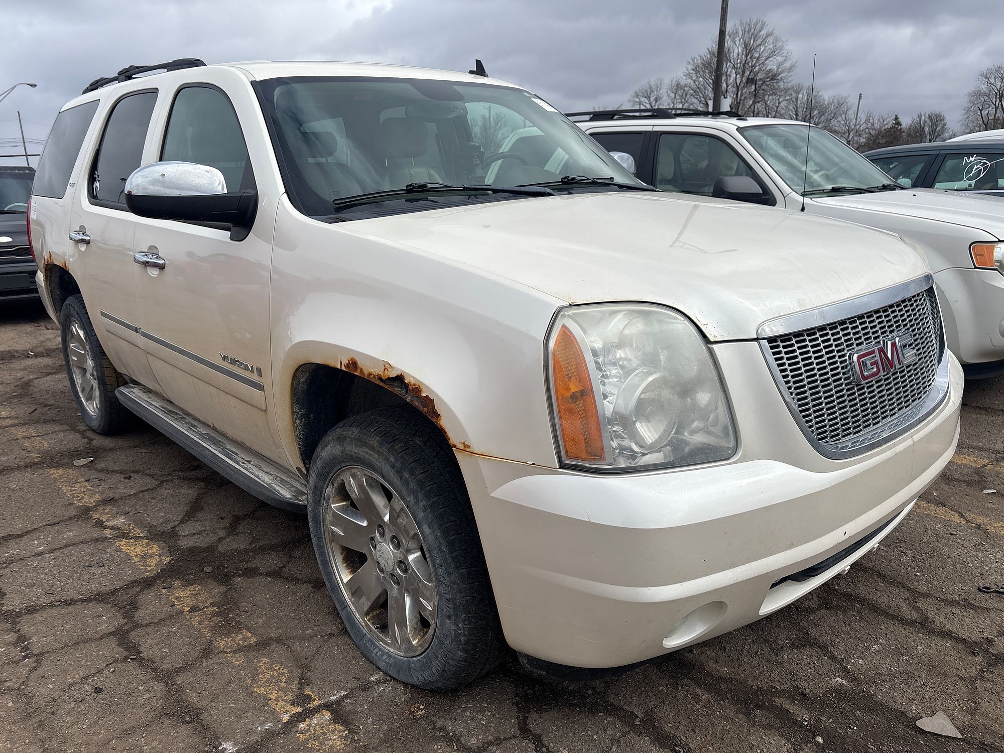 2009 GMC YUKON - Image 2
