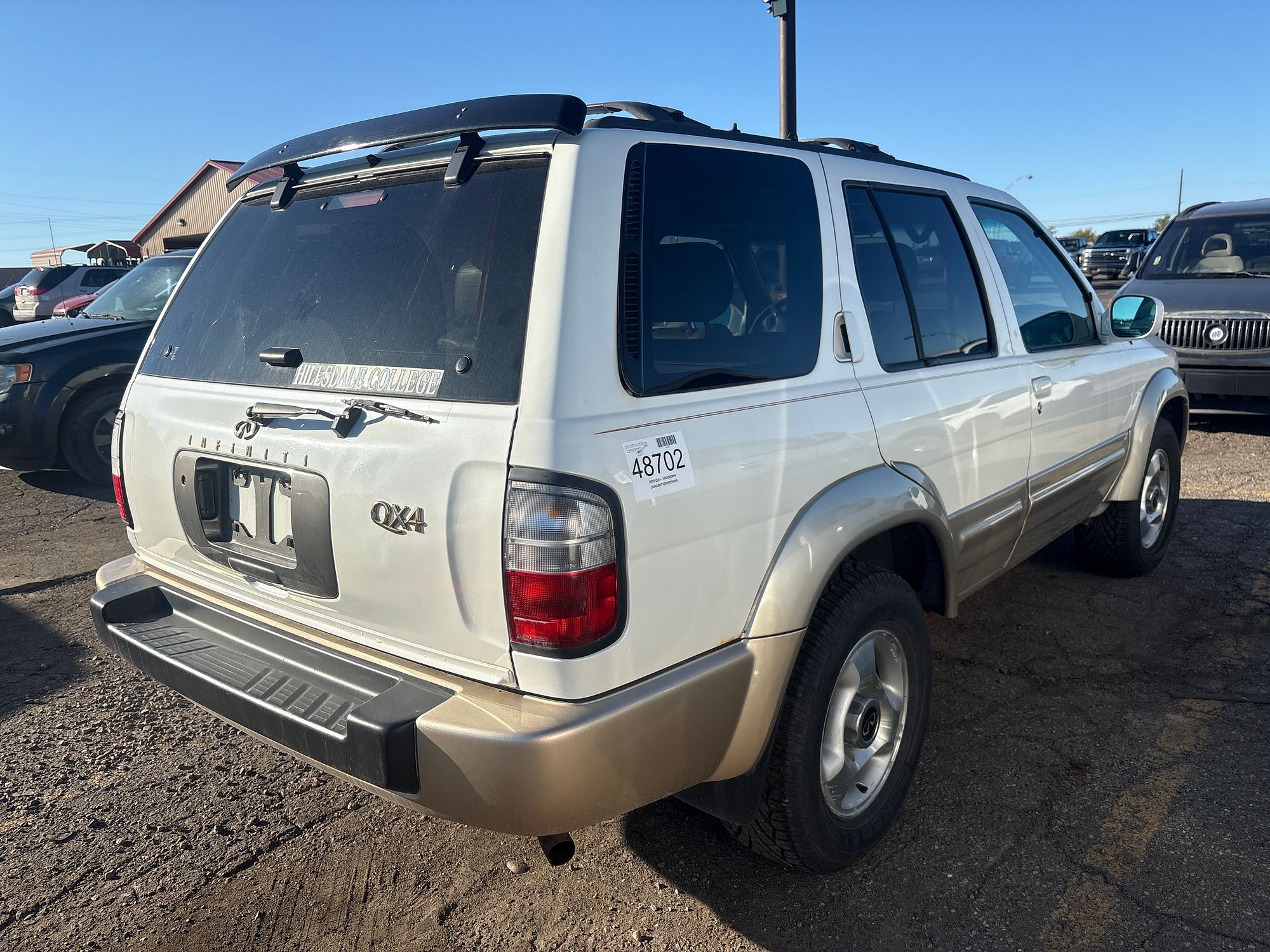 2000 INFINITI QX4 - Image 3