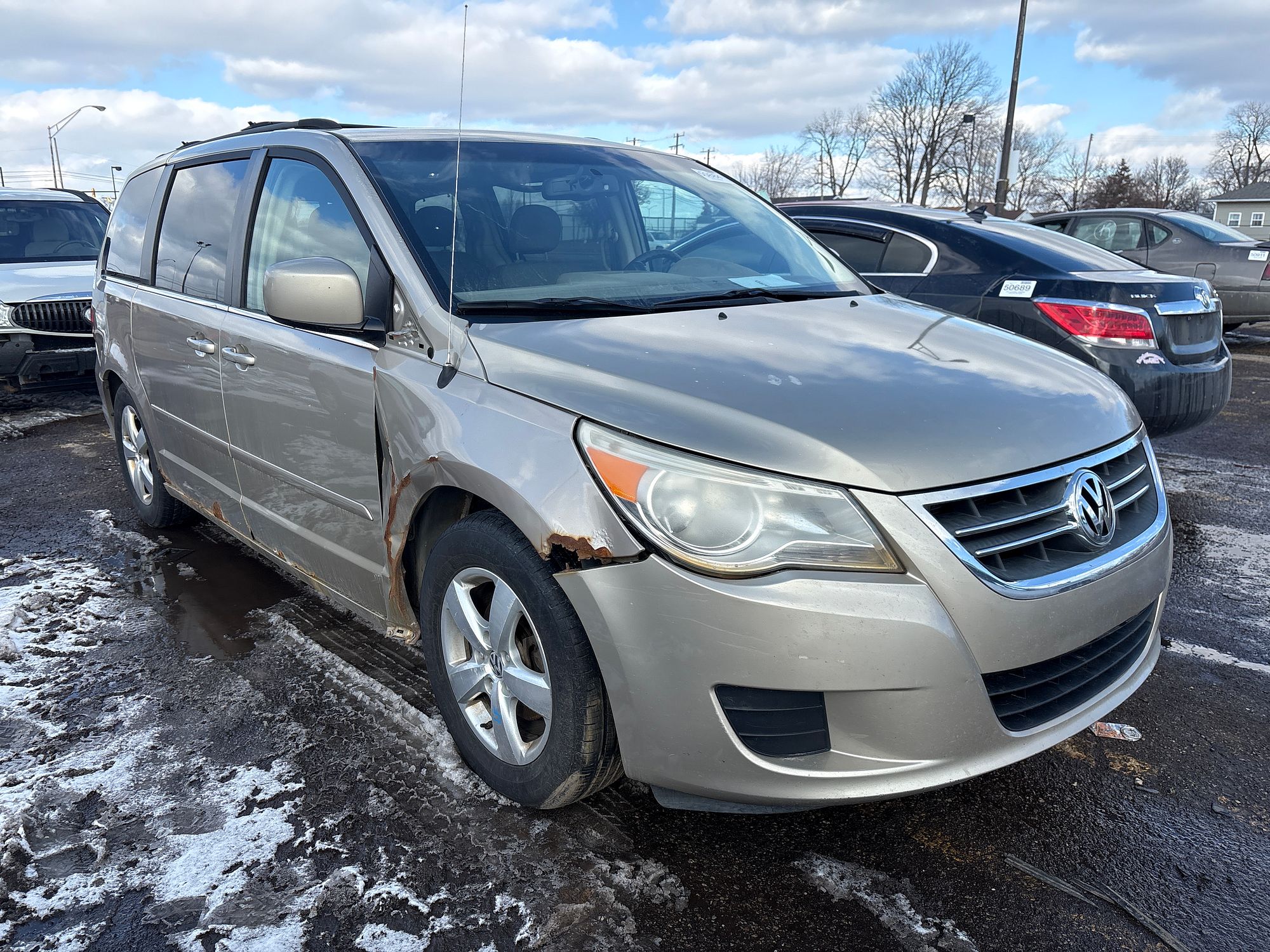 2009 VOLKSWAGEN ROUTAN - Image 2