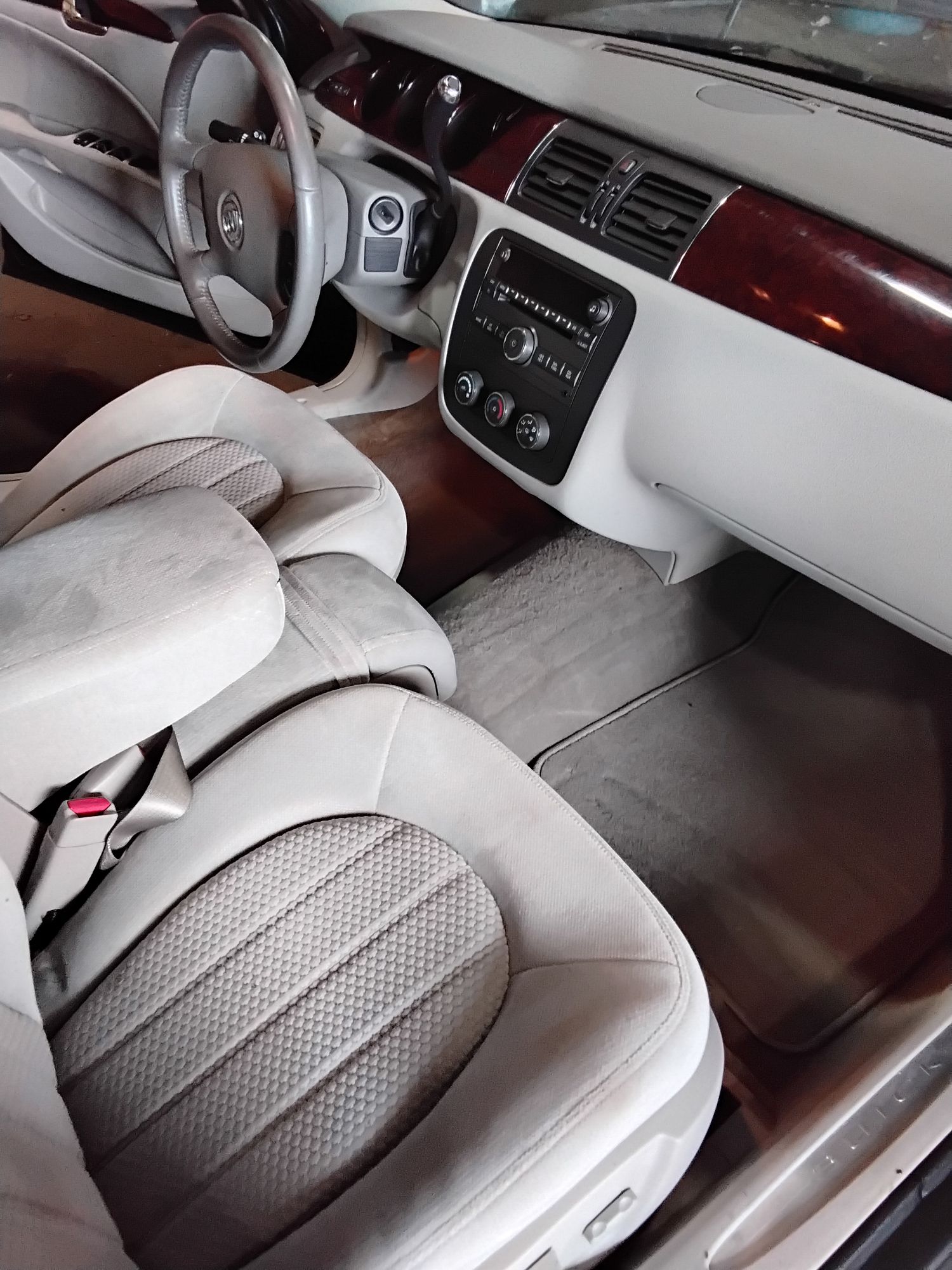 2011 BUICK LUCERNE - Image 7