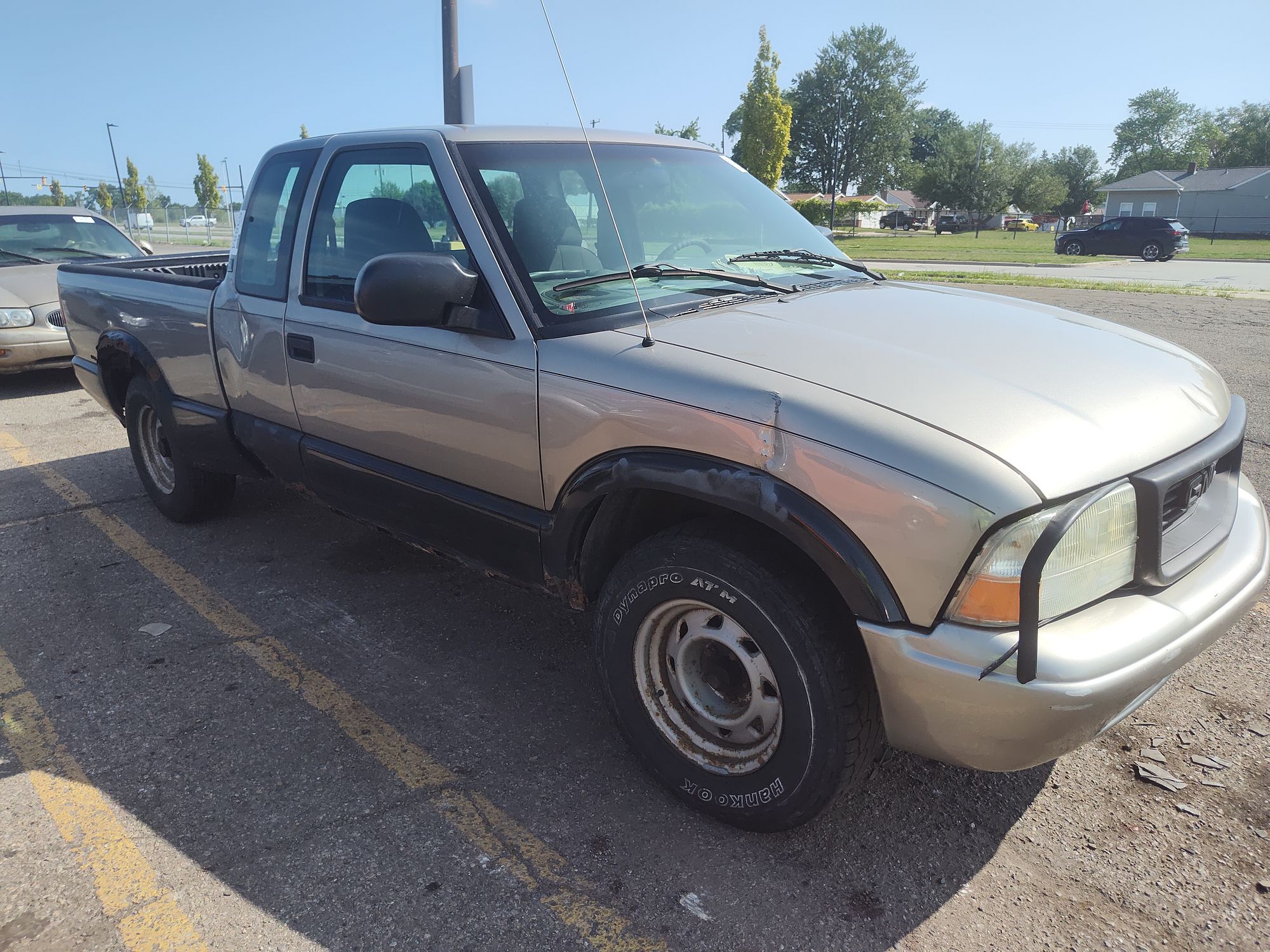 2003 GMC SONOMA - Image 2