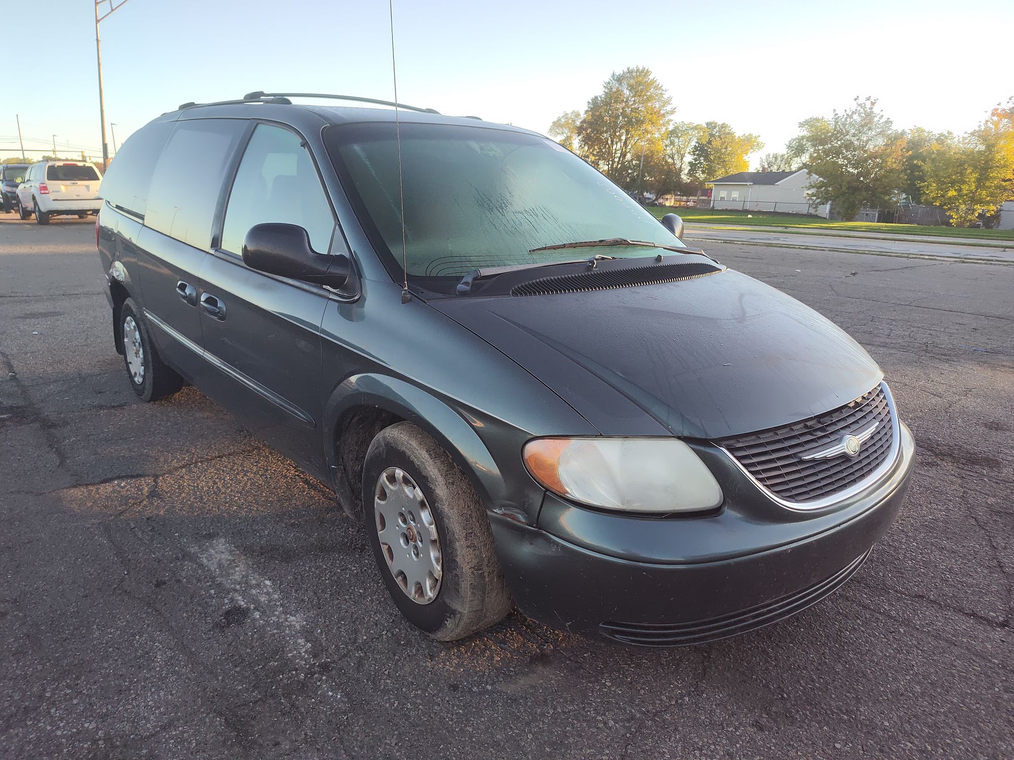 2002 CHRYSLER TOWN COUNTRY - Image 2