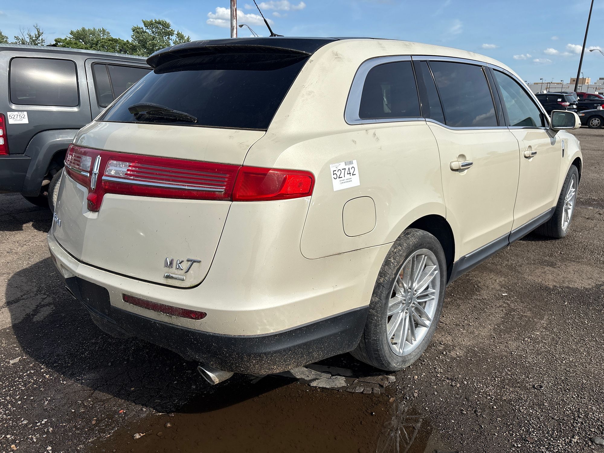 2014 LINCOLN MKT - Image 3