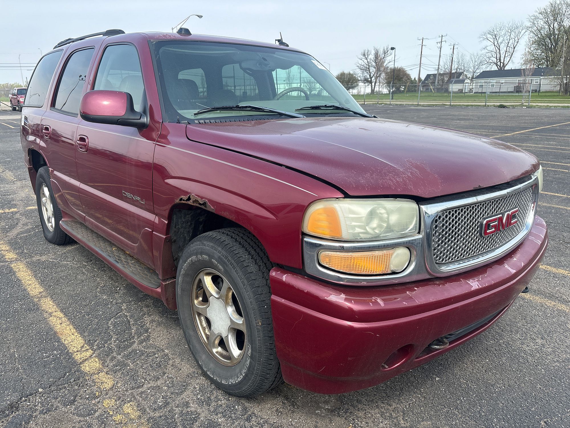 2004 GMC YUKON - Image 2