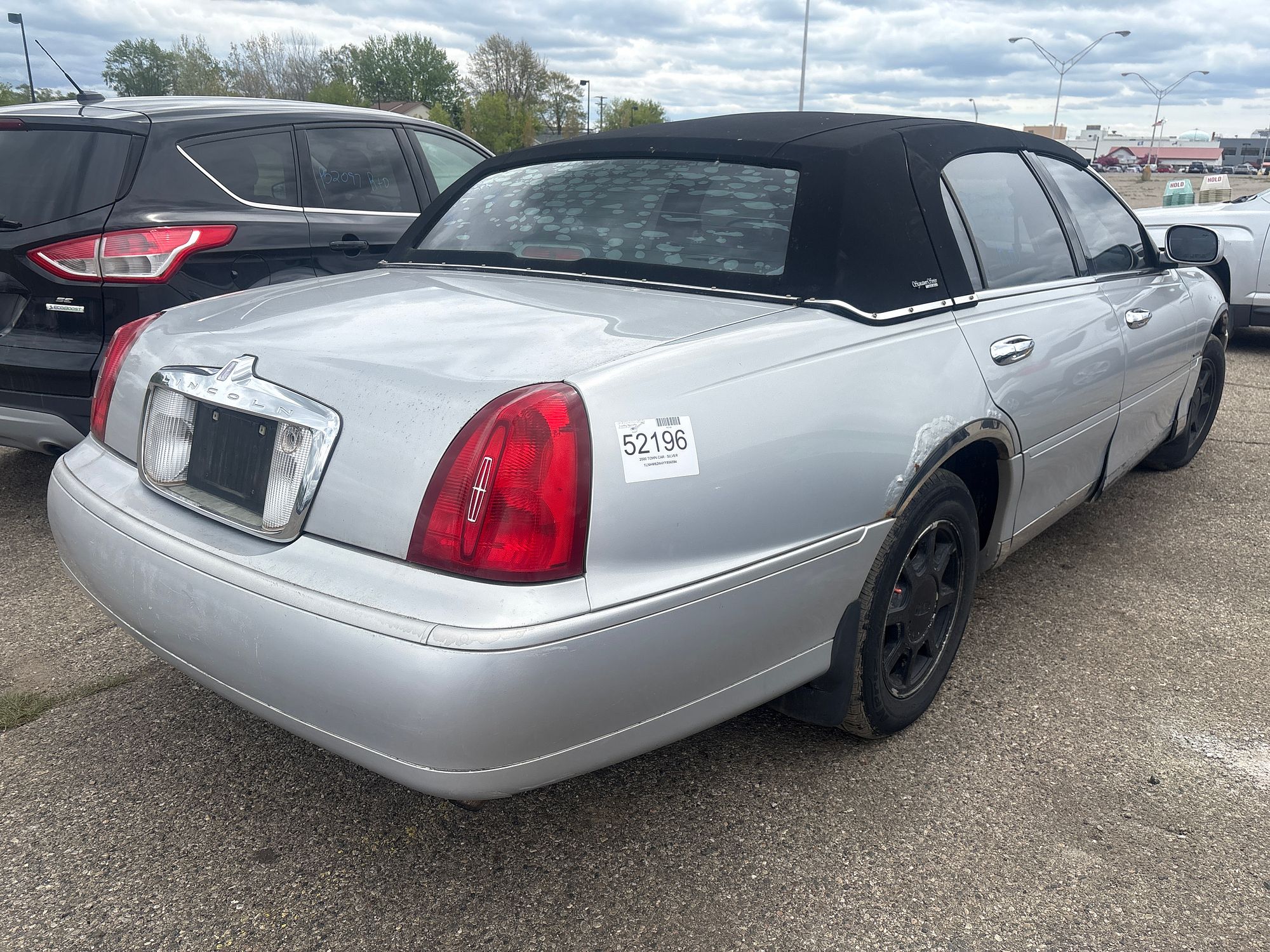 2000 LINCOLN TOWN CAR - Image 3