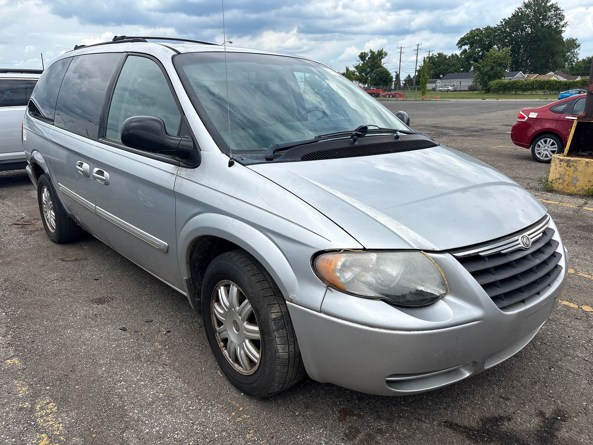2007 CHRYSLER TOWN COUNTRY - Image 2